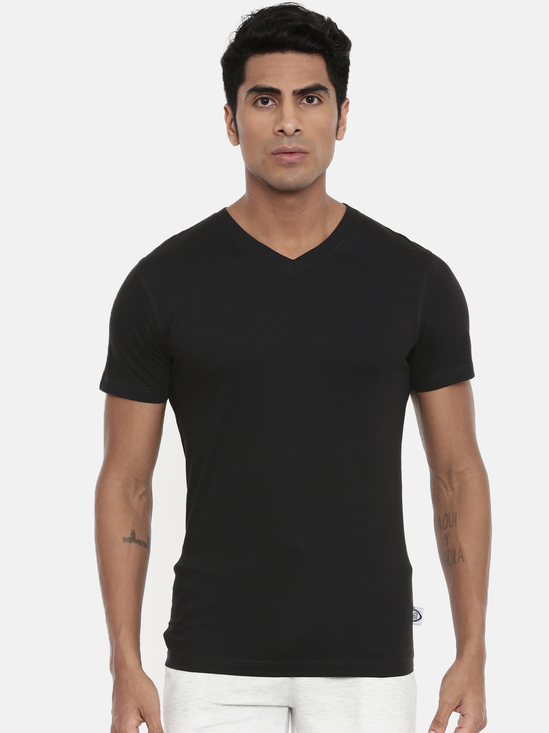 

zebu Men Black Solid V-Neck Pure Cotton T-shirt