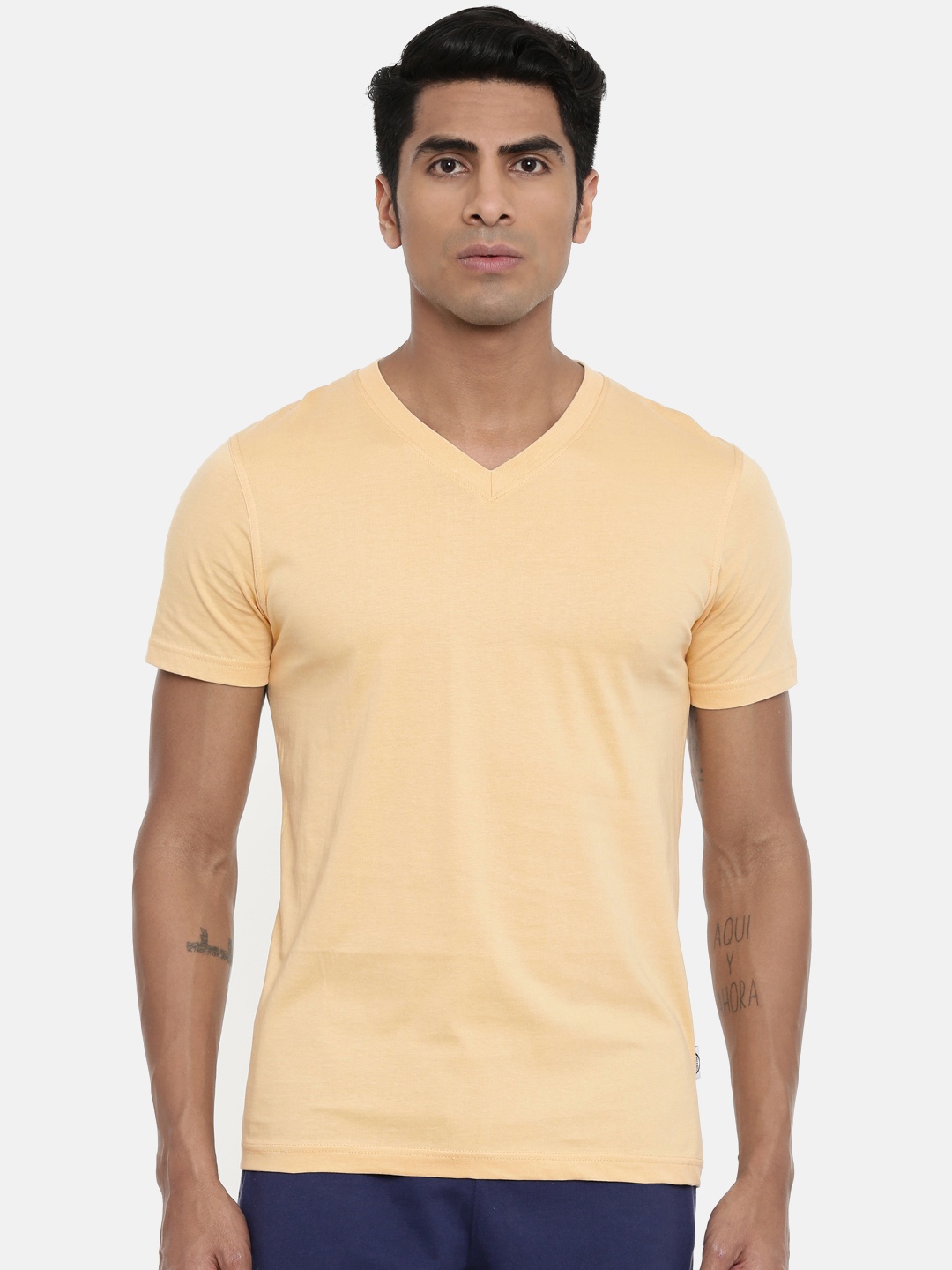 

zebu Men Beige Solid V-Neck Lounge T-shirt 1ZVHT