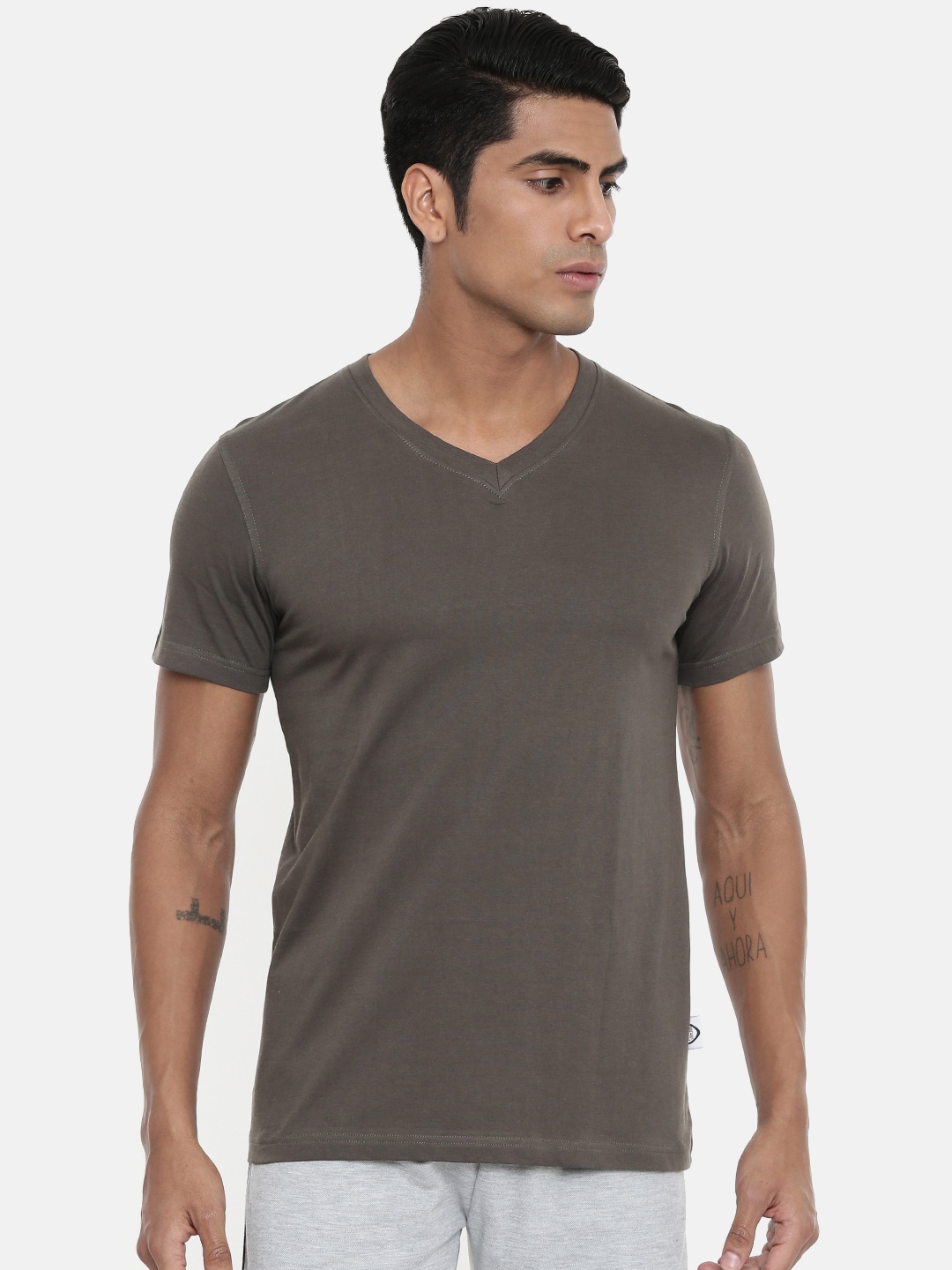 

zebu Men Grey Solid V-Neck Lounge T-shirt 1ZVHT