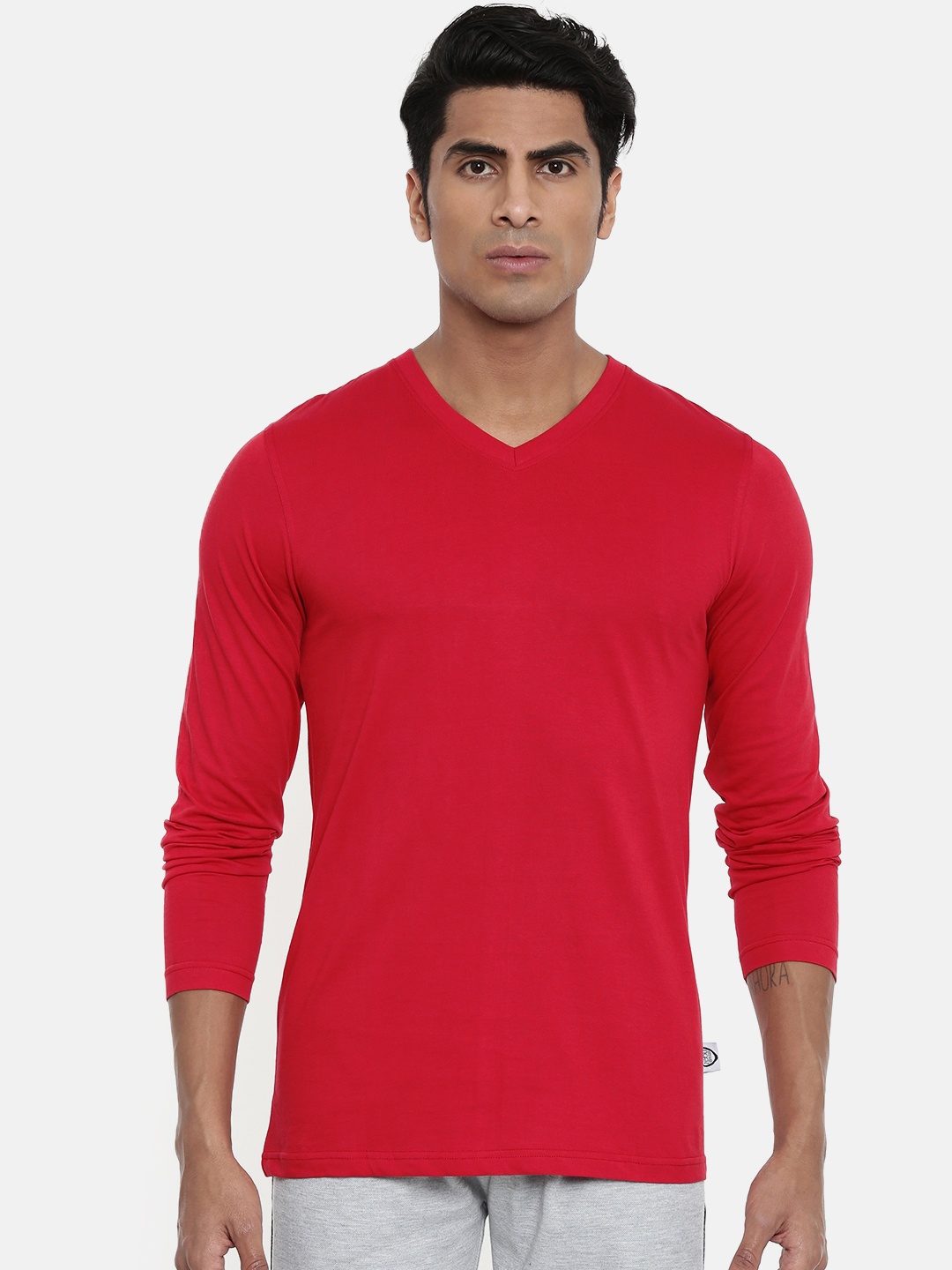 

zebu Men Red Solid V-Neck Pure Cotton T-shirt