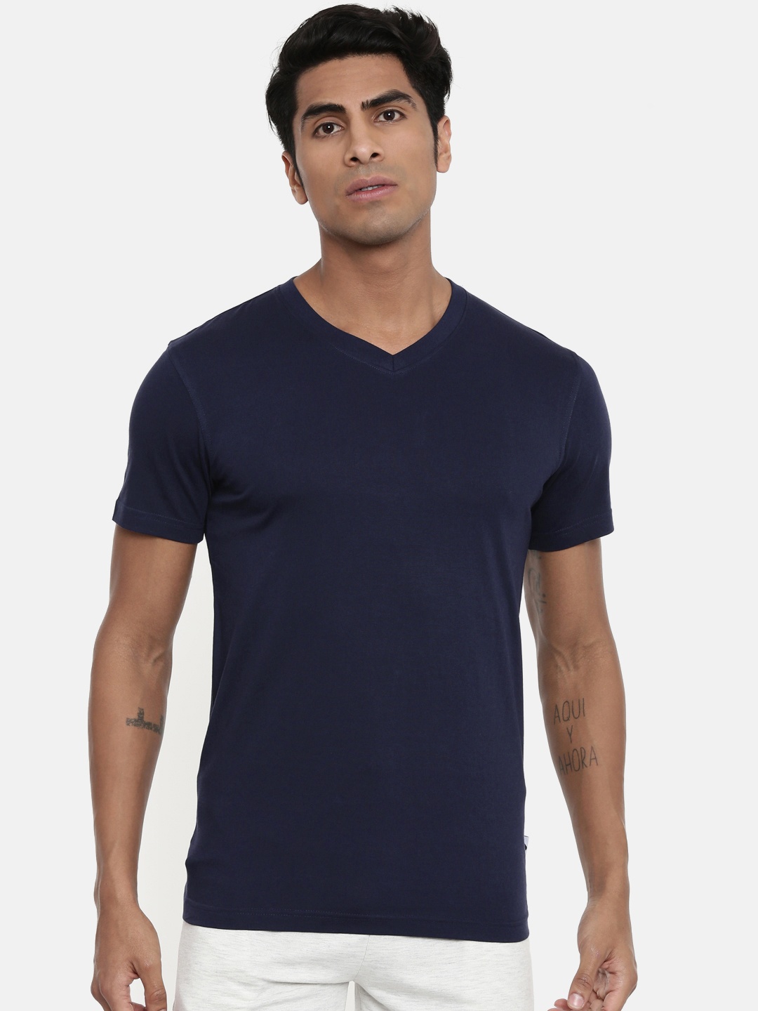 

zebu Men Navy Blue Solid V-Neck Lounge T-shirt 1ZVHT