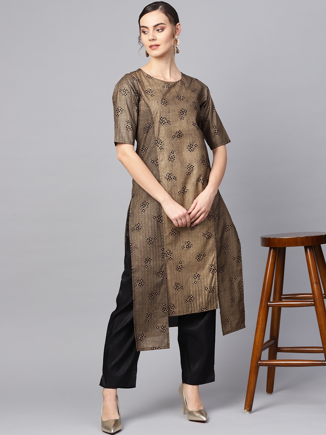 

Ahalyaa Women Black & Golden Printed Kurta with Trousers