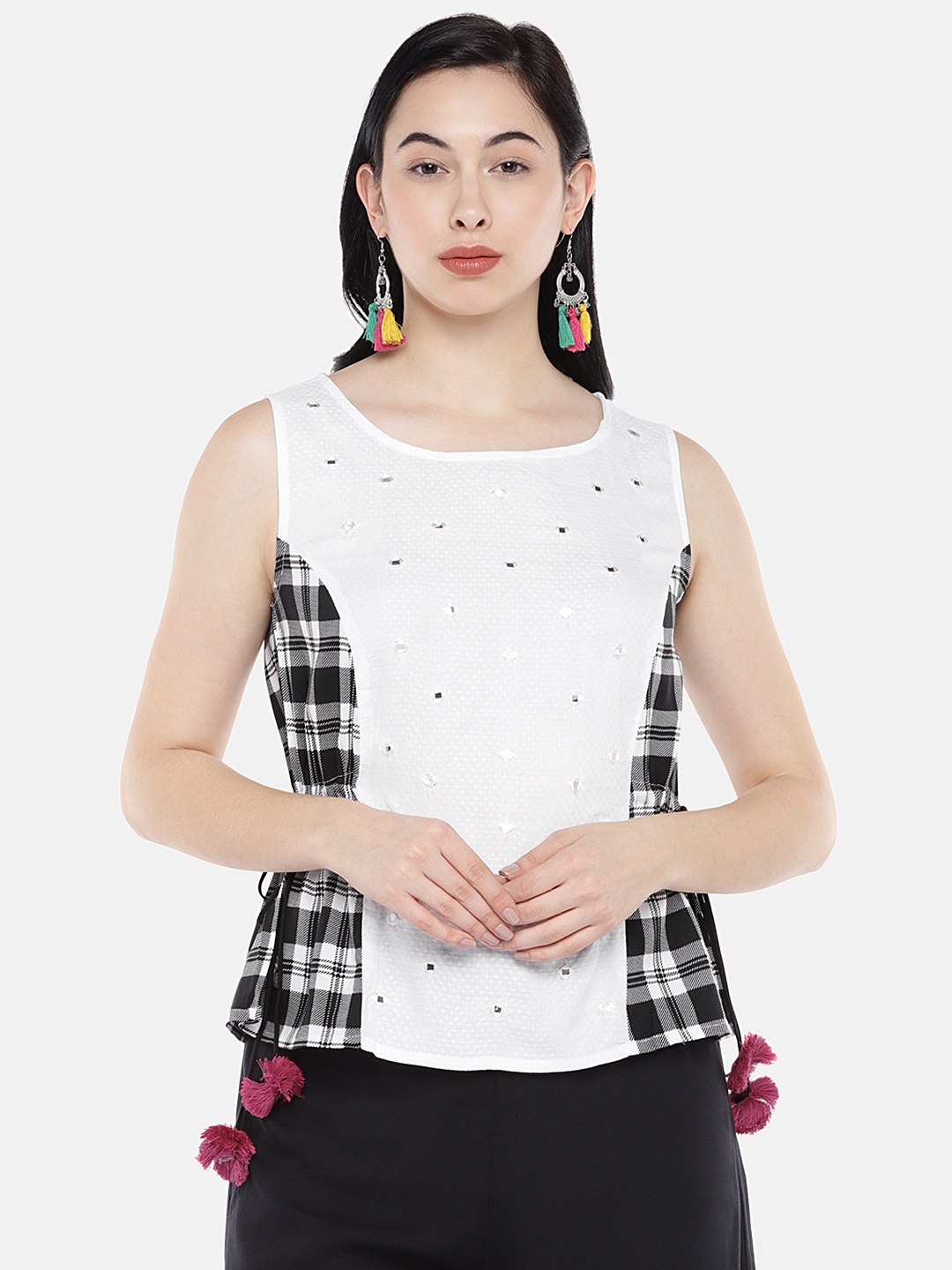 

Globus Women White Checked Tasselled Top