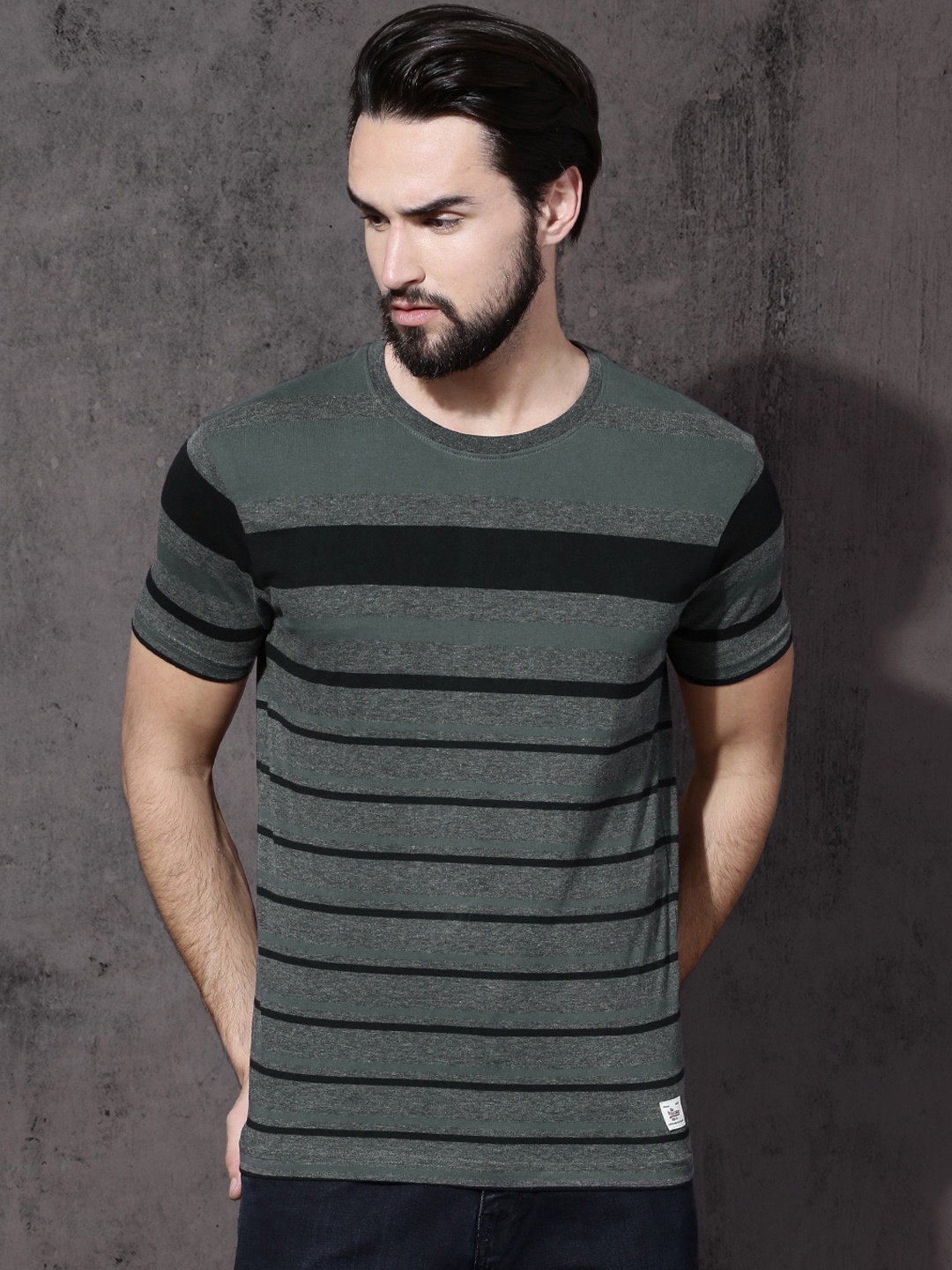 

Roadster Men Grey Striped Round Neck T-shirt