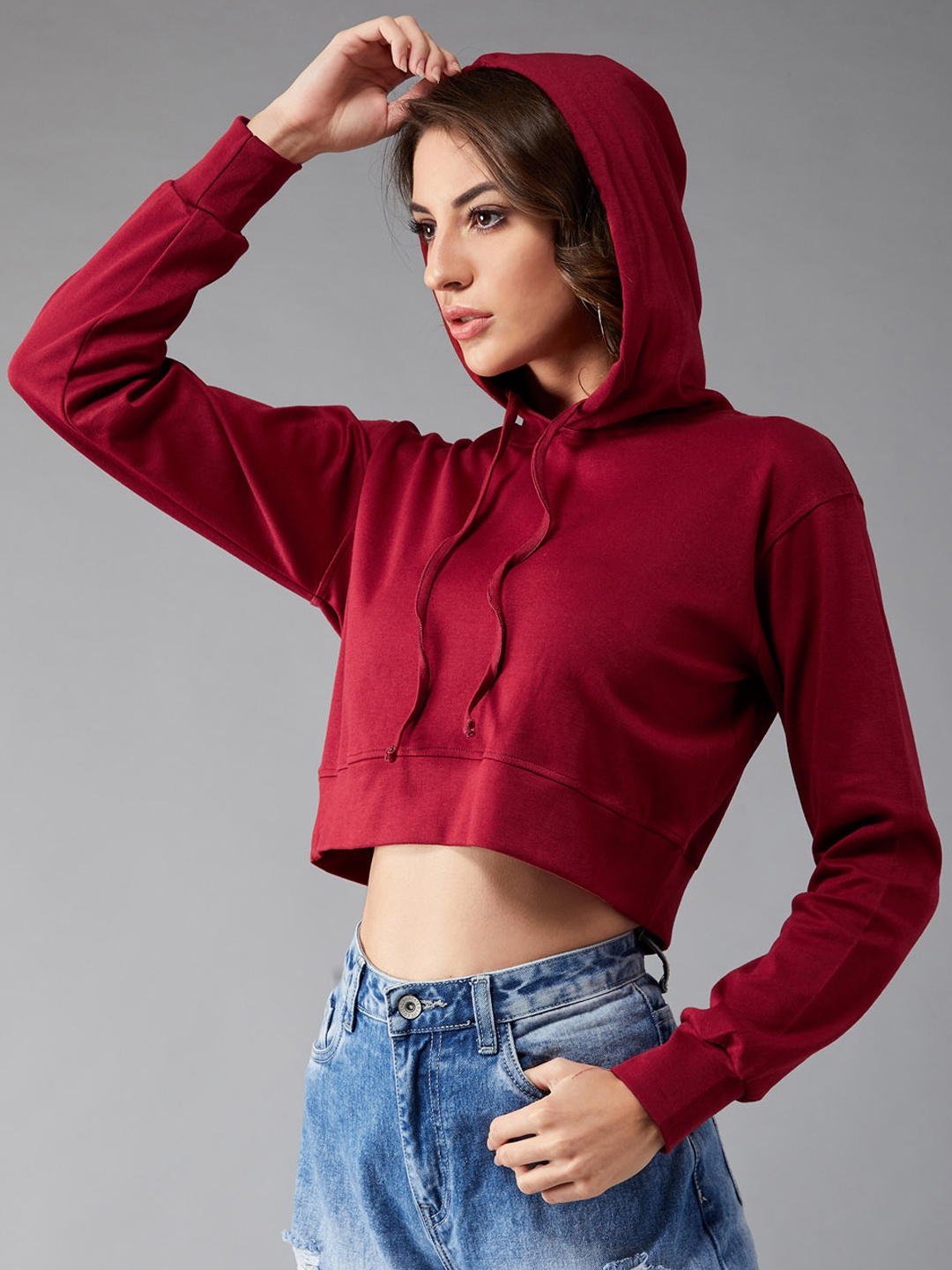 

DOLCE CRUDO Women Maroon Solid Hooded Crop Sweatshirt