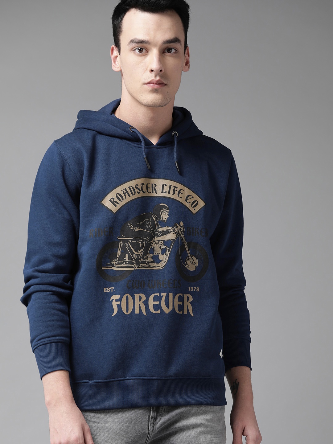 

The Roadster Lifestyle Co Men Navy Blue & Beige Biker Graphic Printed Hooded Sweatshirt