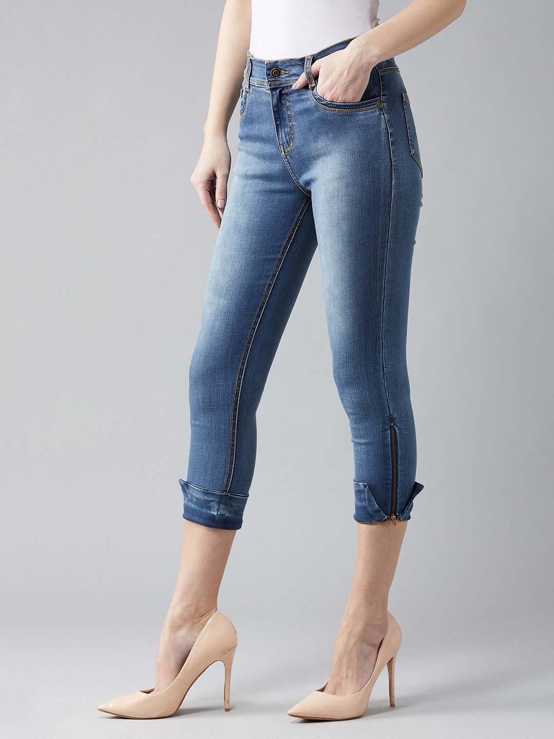 

DOLCE CRUDO Women Blue Skinny Fit High-Rise Clean Look Stretchable Cropped Jeans