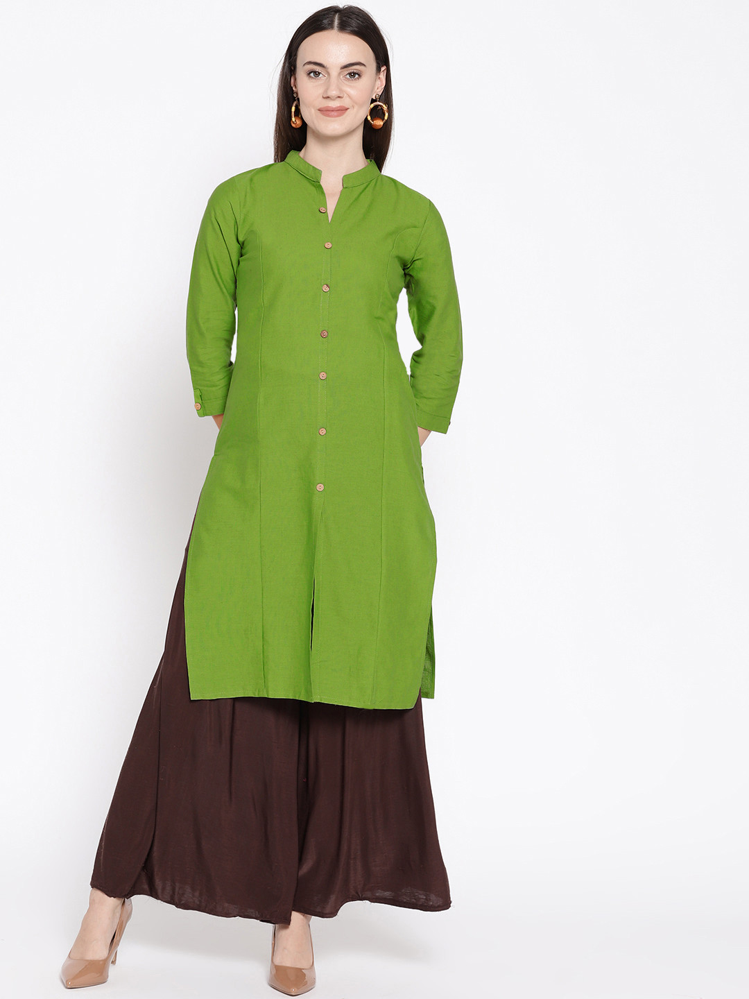 

Vastraa Fusion Women Green Solid Straight Kurta