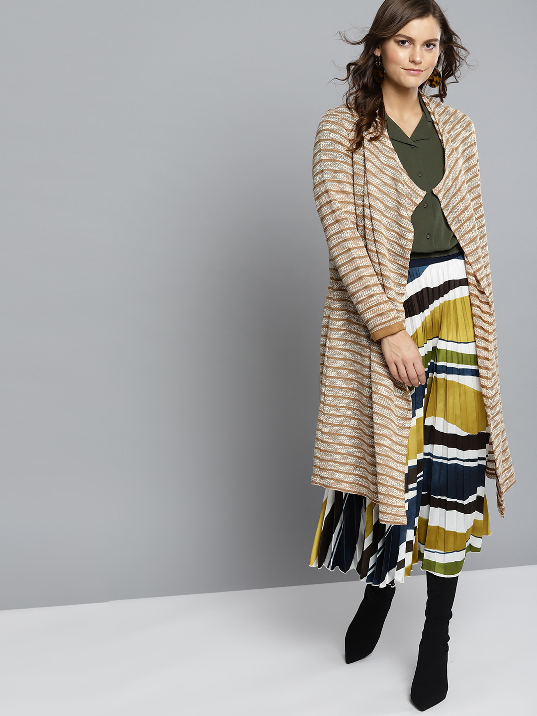 

Carlton London Women Beige & Off-White Striped Open Front Longline Acrylic Shrug