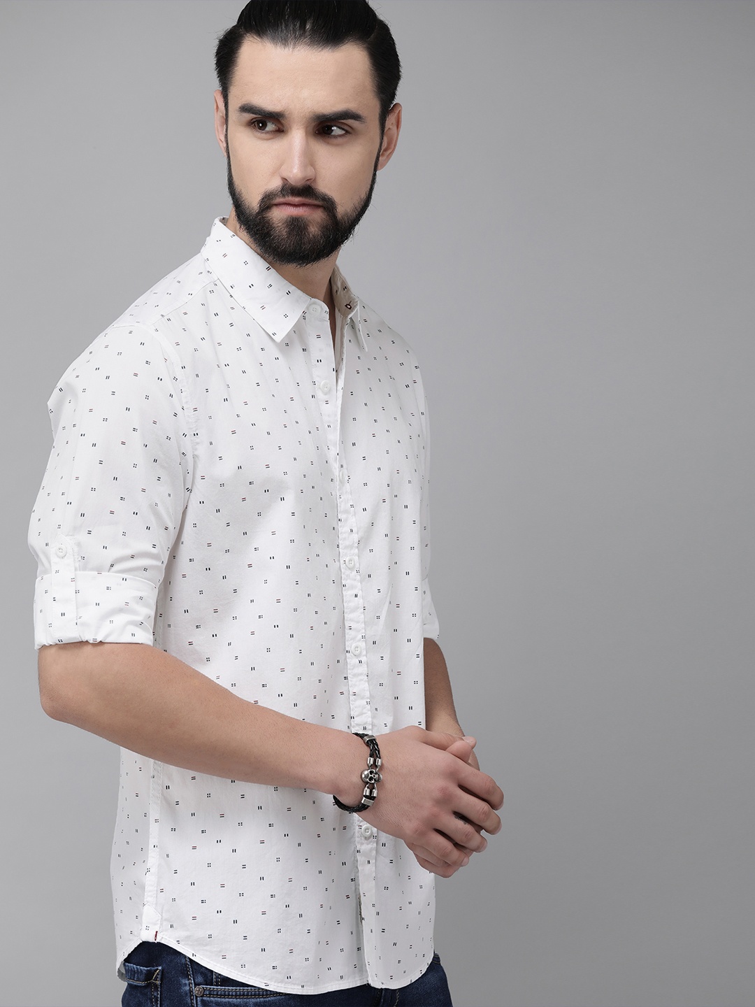 

The Roadster Lifestyle Co Men White & Navy Blue Regular Fit Printed Sustainable Casual Shirt