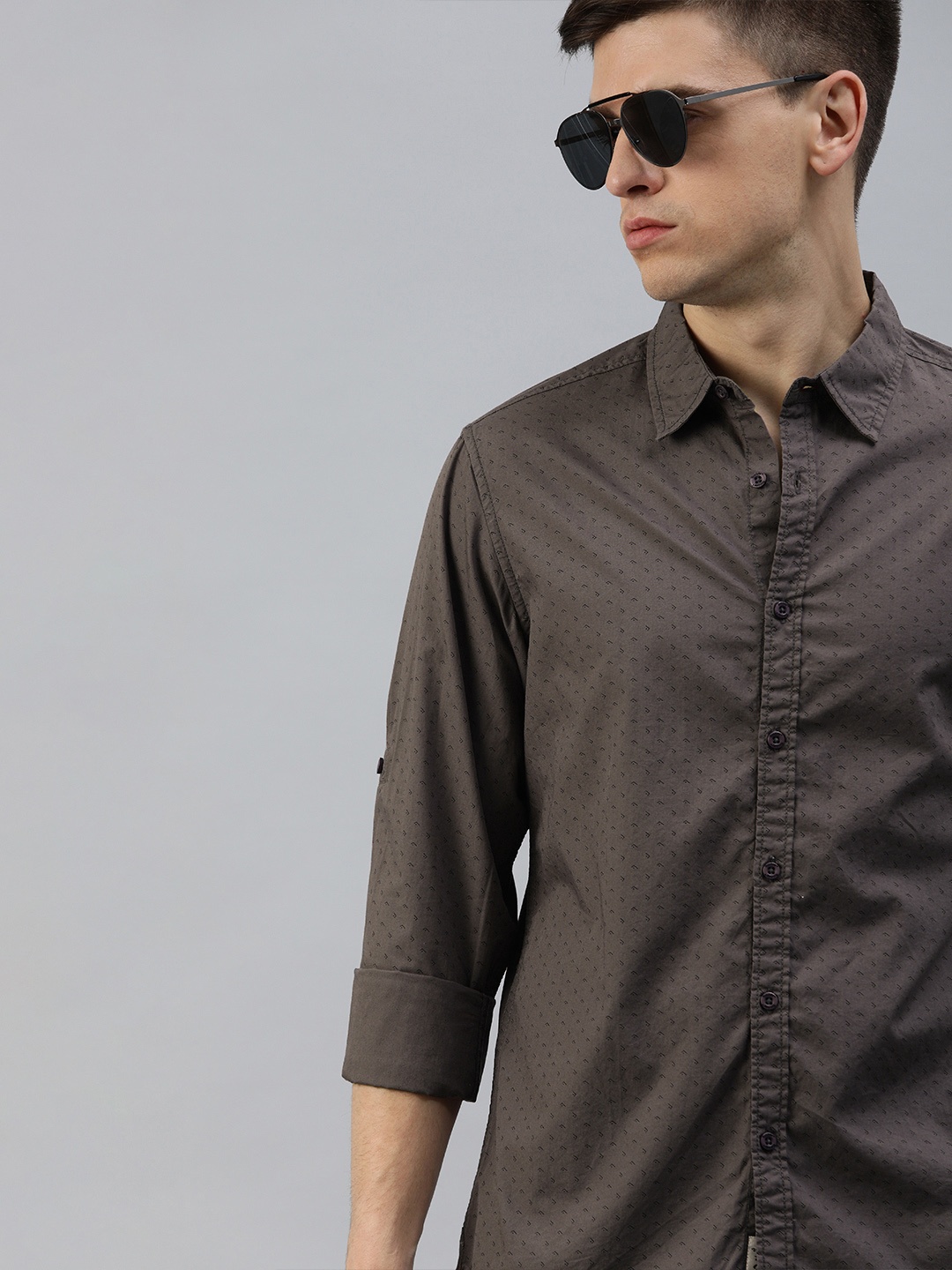 

The Roadster Lifestyle Co Men Charcoal Grey & Black Regular Fit Printed Casual Shirt