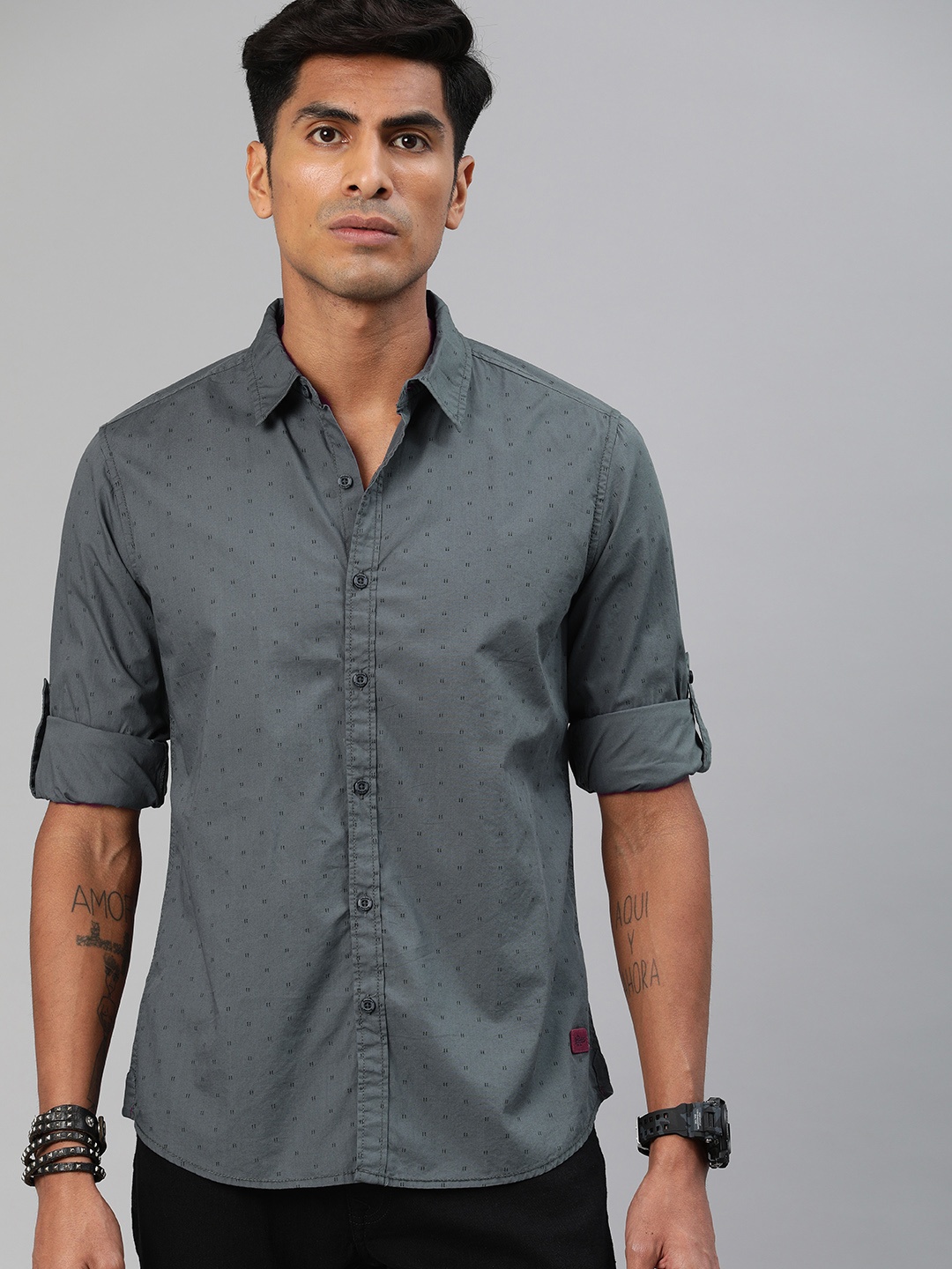 

The Roadster Lifestyle Co Men Grey & Black Regular Fit Printed Casual Shirt