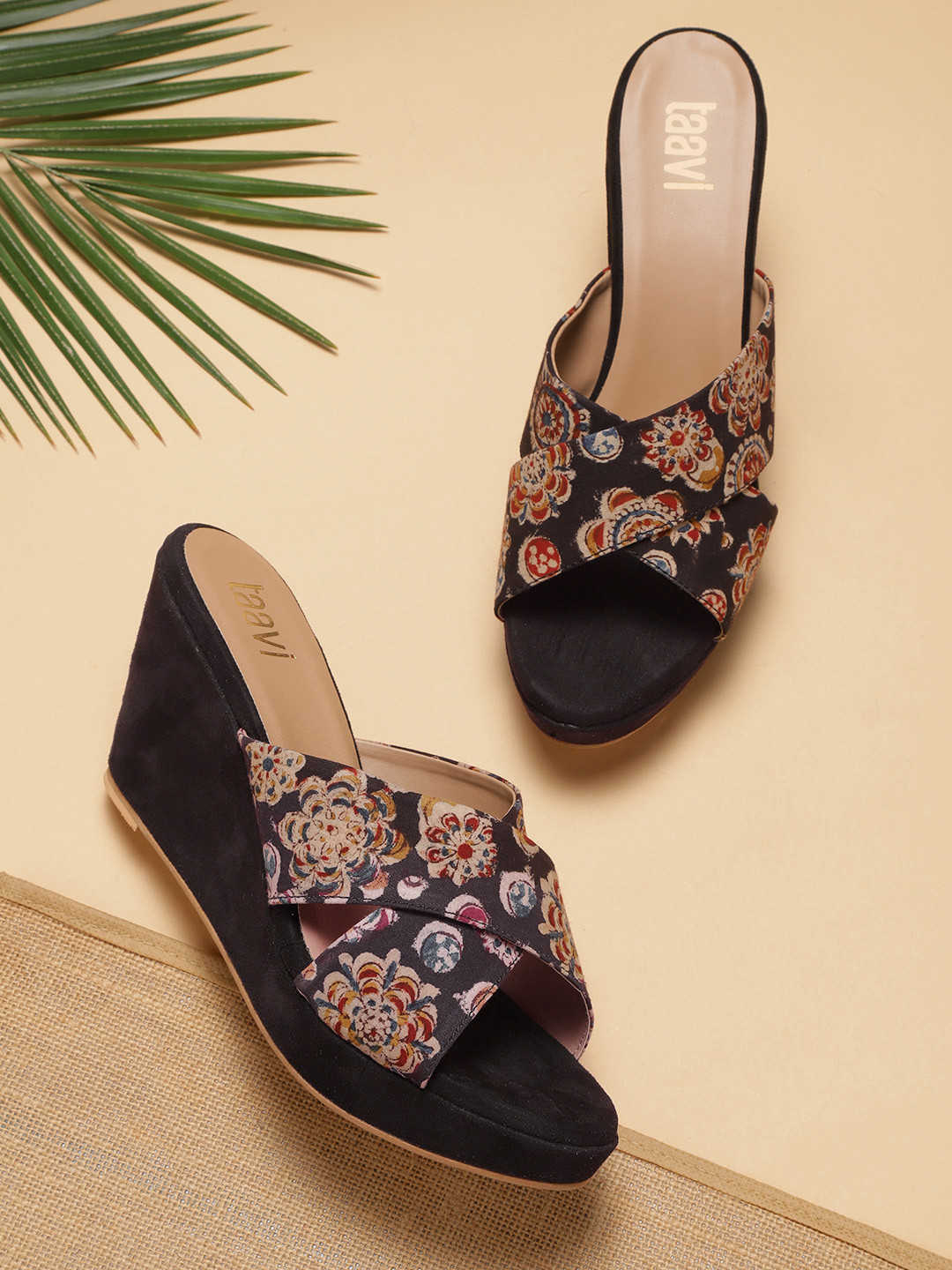 

Taavi Women Coffee Brown & Beige Kalamkari Print Wedges