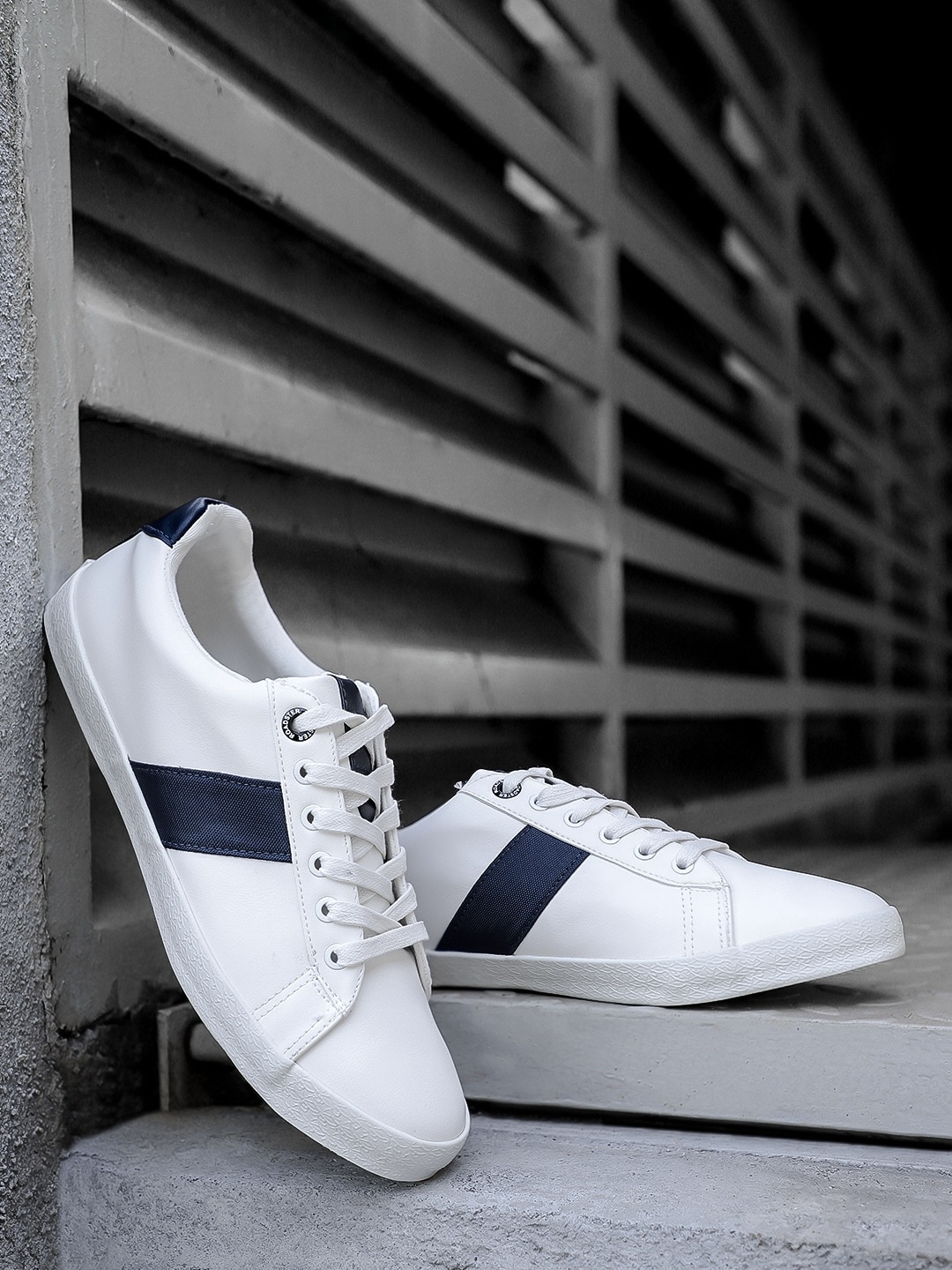 

The Roadster Lifestyle Co Men White Sneakers