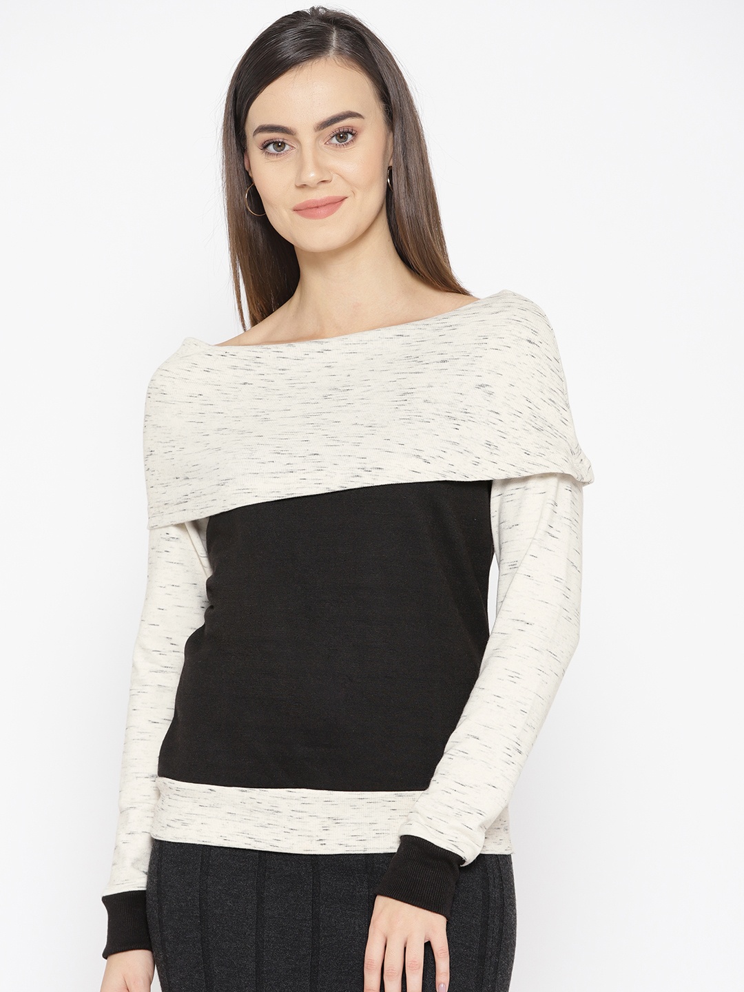 

Alsace Lorraine Paris Women Black & Off-White Colourblocked Sweatshirt