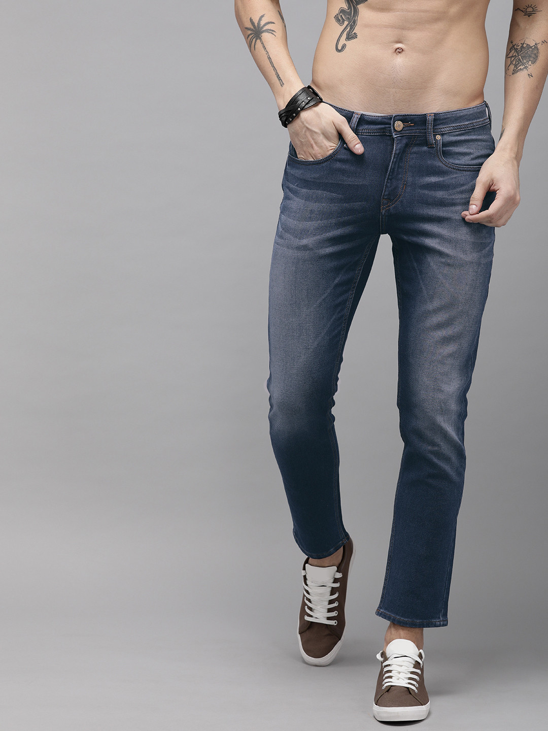 

The Roadster Lifestyle Co Men Blue Slim Tapered Fit Mid-Rise Clean Look Stretchable Jeans