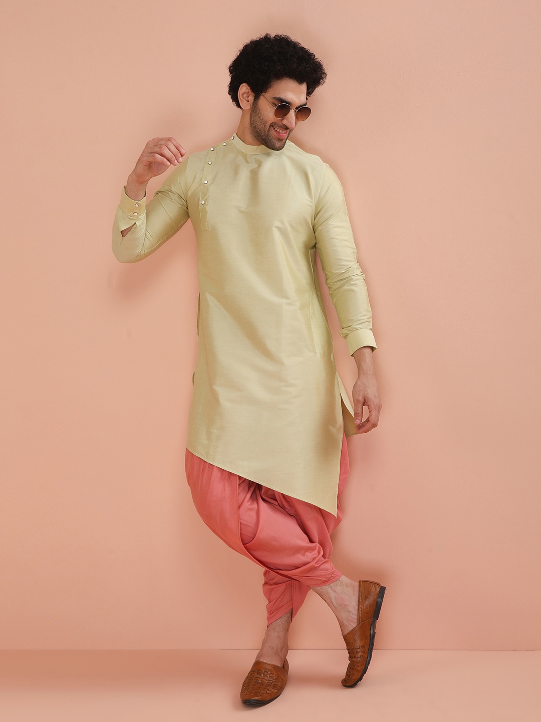 

KISAH Men Green & Pink Solid Kurta with Dhoti Pants