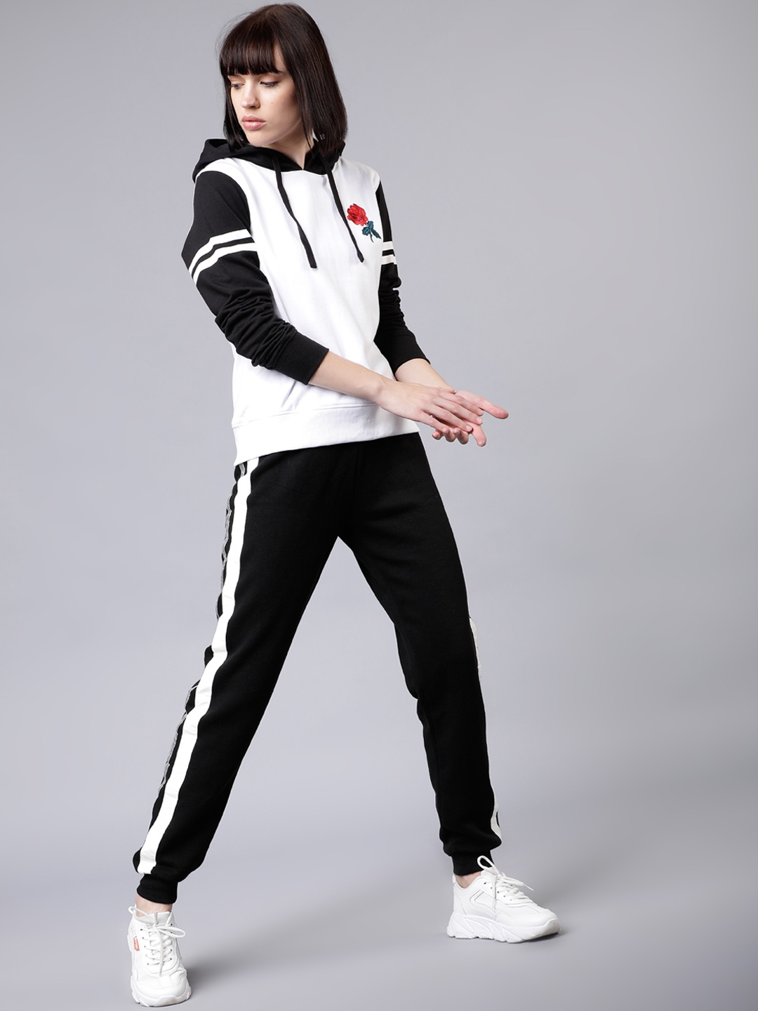 

Tokyo Talkies Women White & Black Solid Hooded Sweatshirt