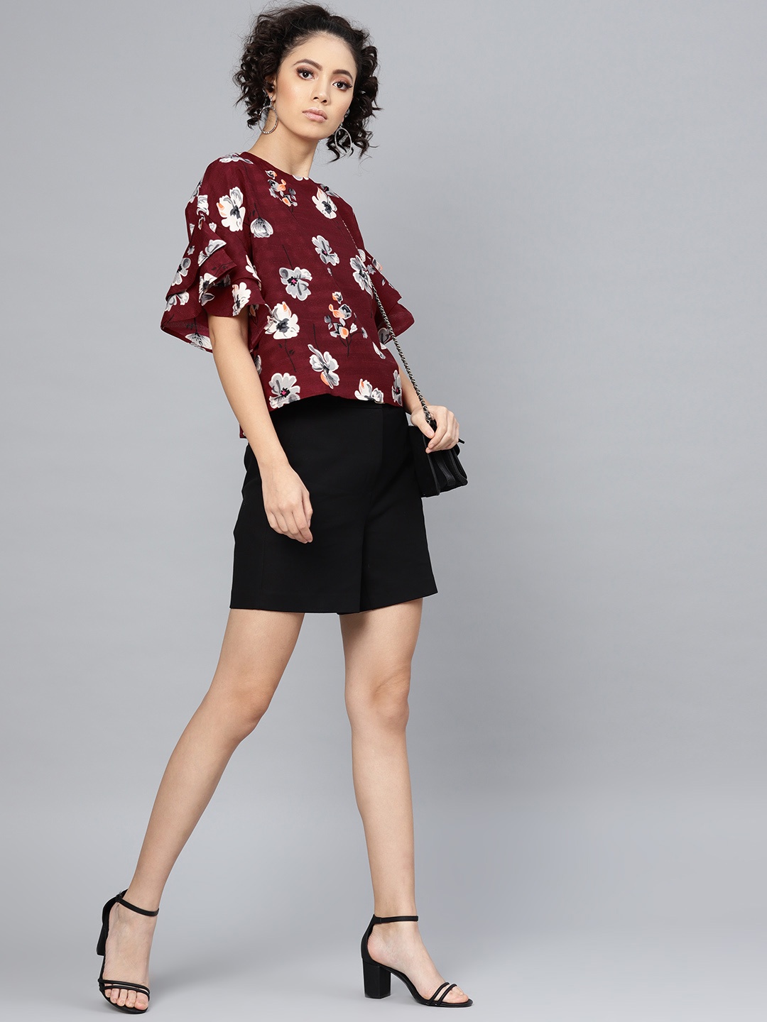 

SASSAFRAS Women Burgundy & Grey Floral Print Boxy Top