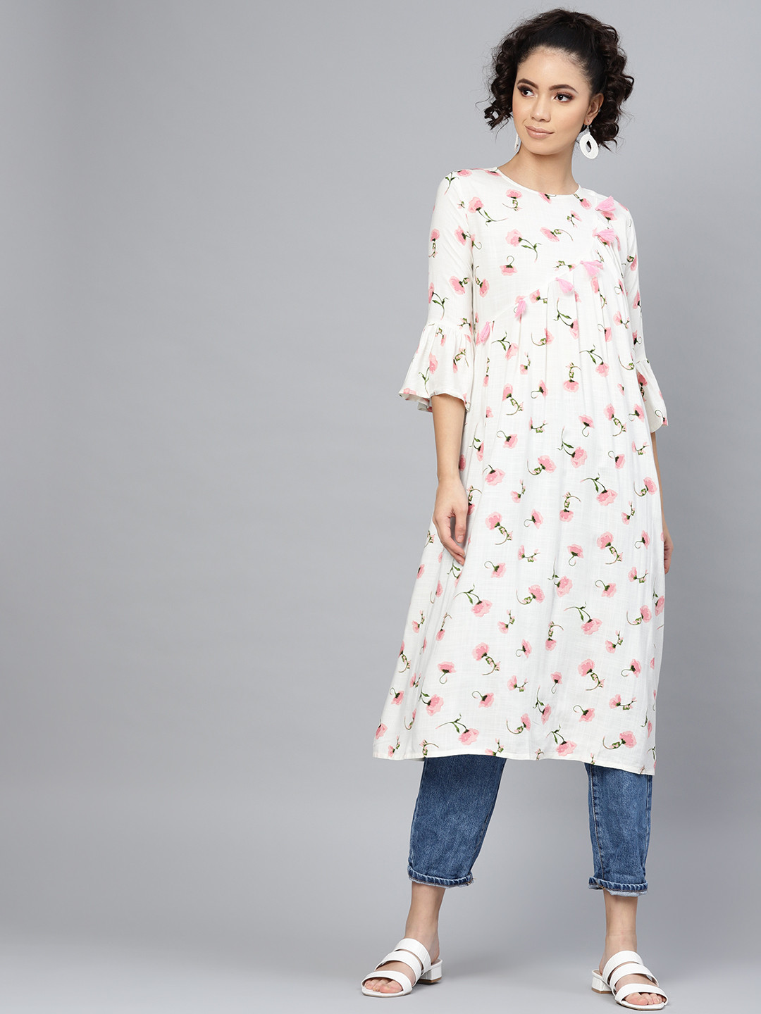 

SASSAFRAS Women White & Pink Floral Print A-Line Kurta