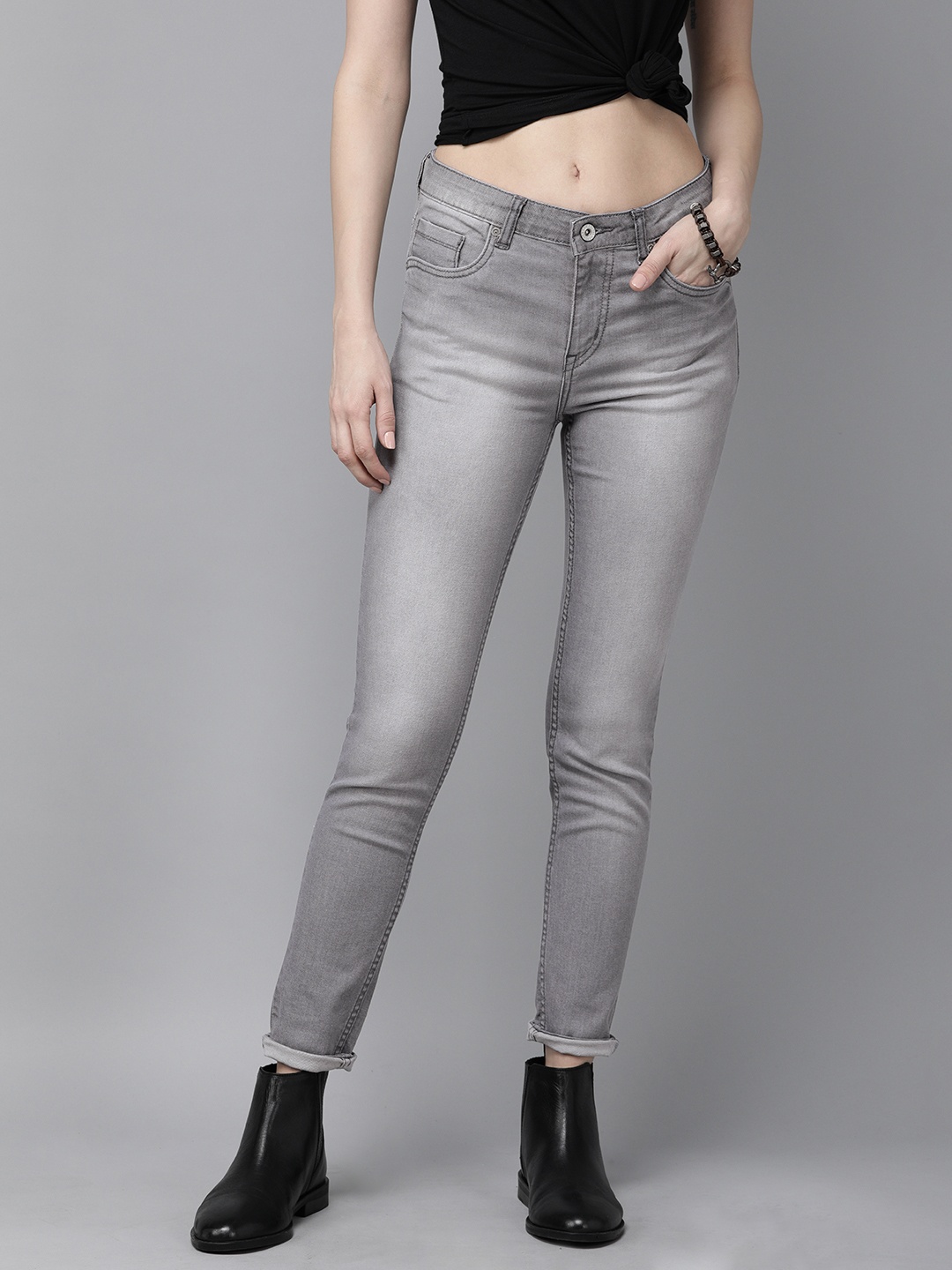 

The Roadster Lifestyle Co Women Grey Skinny Fit Mid-Rise Clean Look Stretchable Cropped Jeans