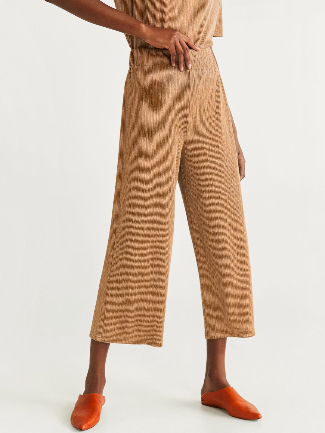 

MANGO Women Beige Regular Fit Accordian Pleated Solid Cropped Parallel Trousers