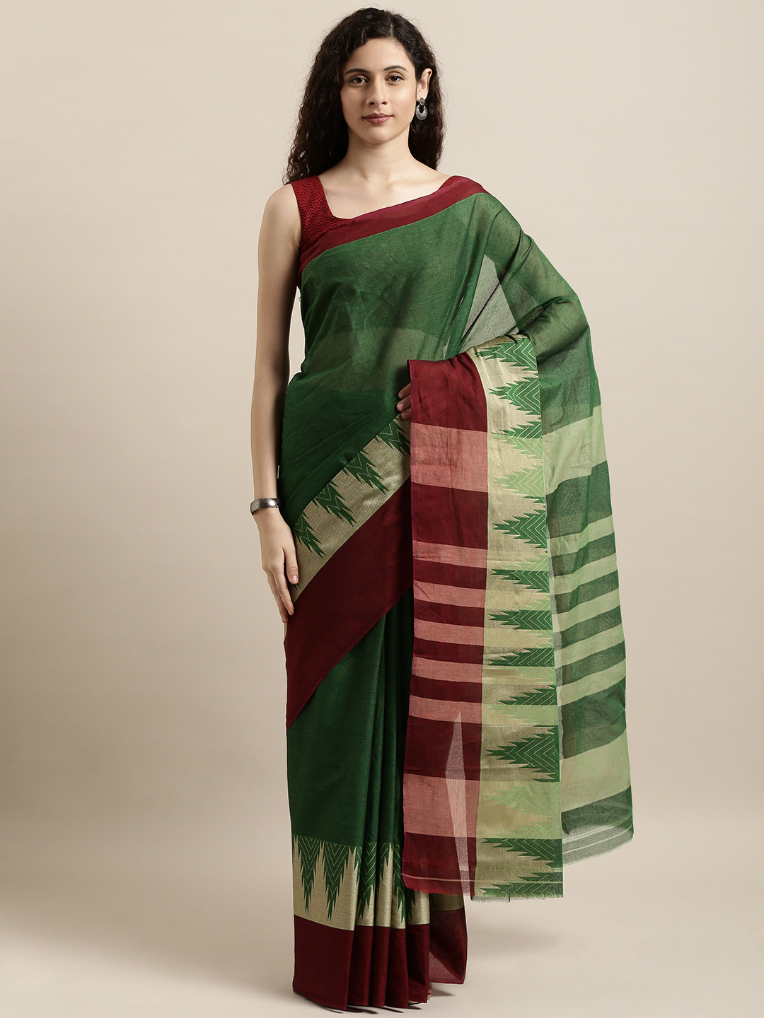 

aamna Green Pure Cotton Solid Saree