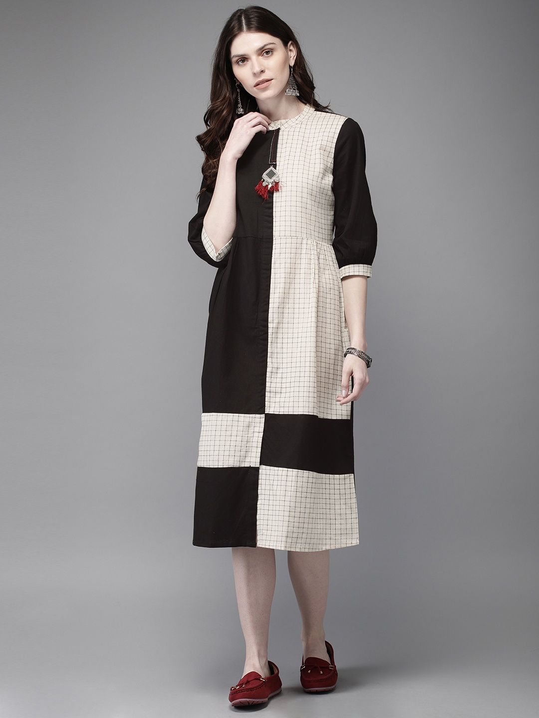 

Anouk Women Colourblocked Off-White & Black A-Line Dress