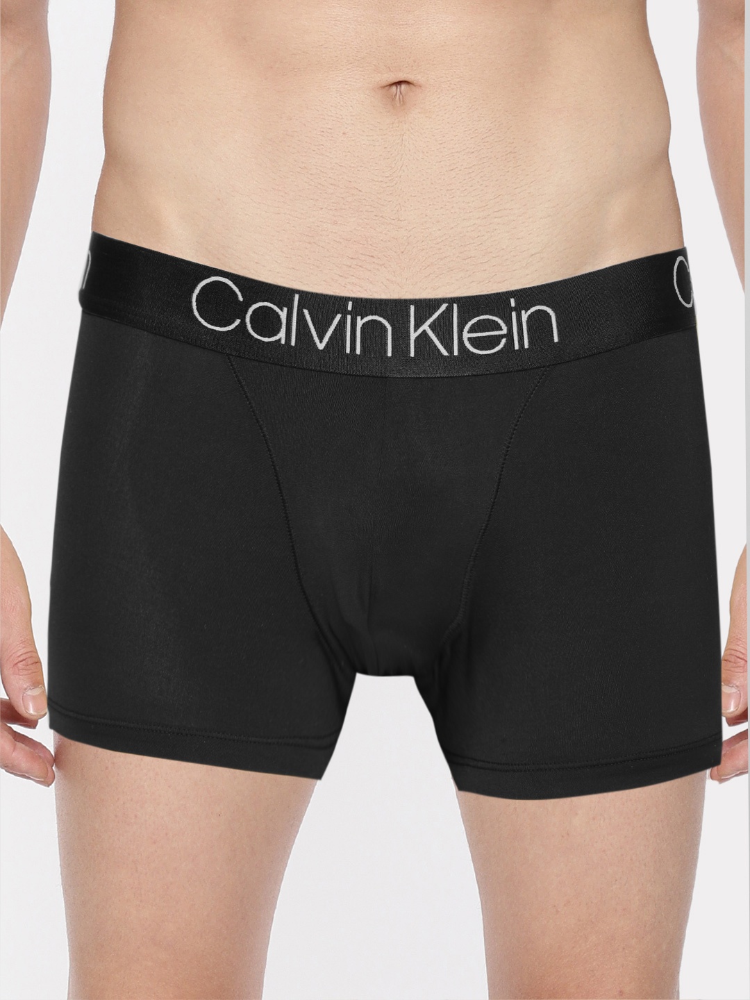 

Calvin Klein Underwear Men Black Solid Trunks NB1561-001-001