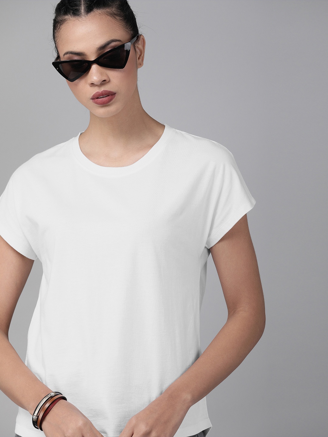 

The Roadster Lifestyle Co Women White Solid Round Neck Pure Cotton T-shirt