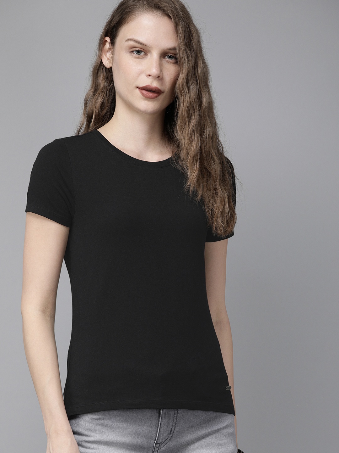 

The Roadster Lifestyle Co Women Black Solid Round Neck T-shirt