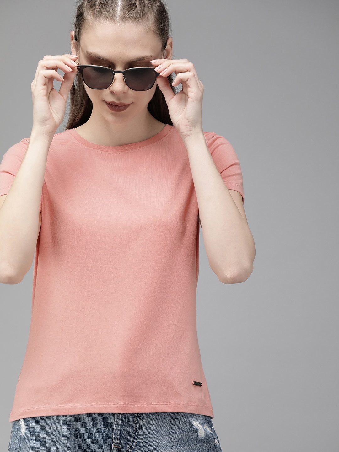 

The Roadster Lifestyle Co Women Peach-Coloured Solid Round Neck T-shirt