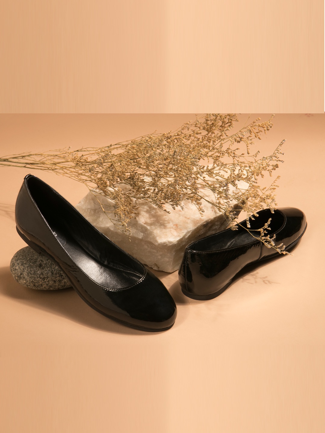 

Saint G Women Black Solid Leather Crackle Ballerinas