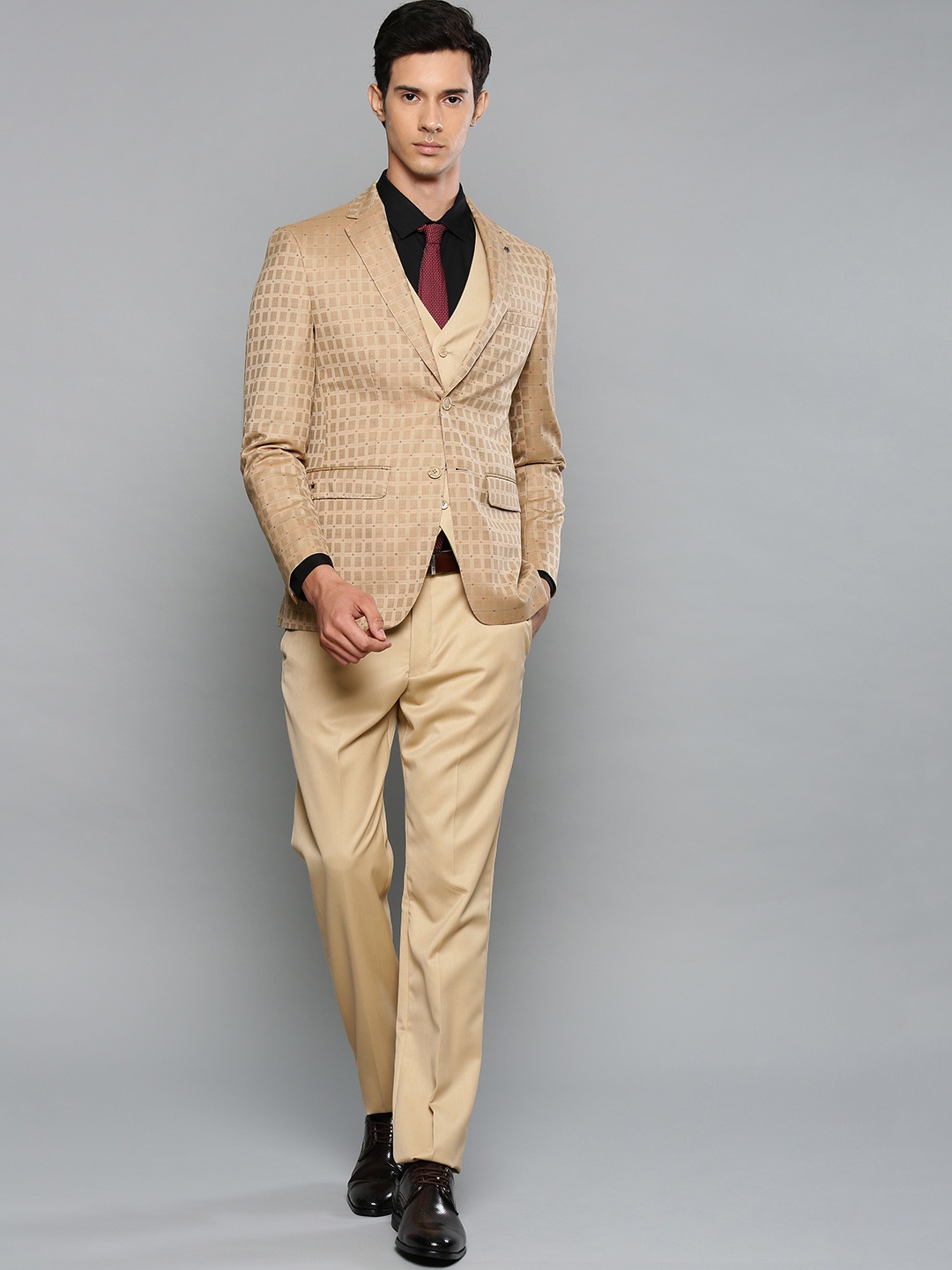 

Louis Philippe Men Beige and Red Self Checked Slim Fit Single-Breasted Party Suit