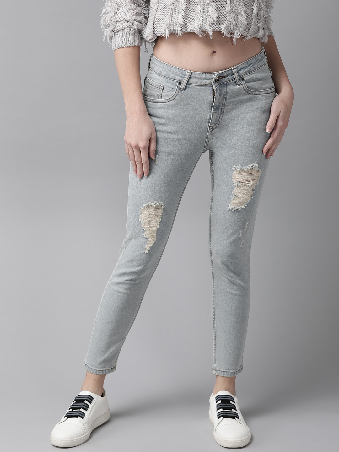 

The Roadster Lifestyle Co Women Blue Skinny Fit Mid-Rise Mildly Distressed Cropped Stretchable Jeans