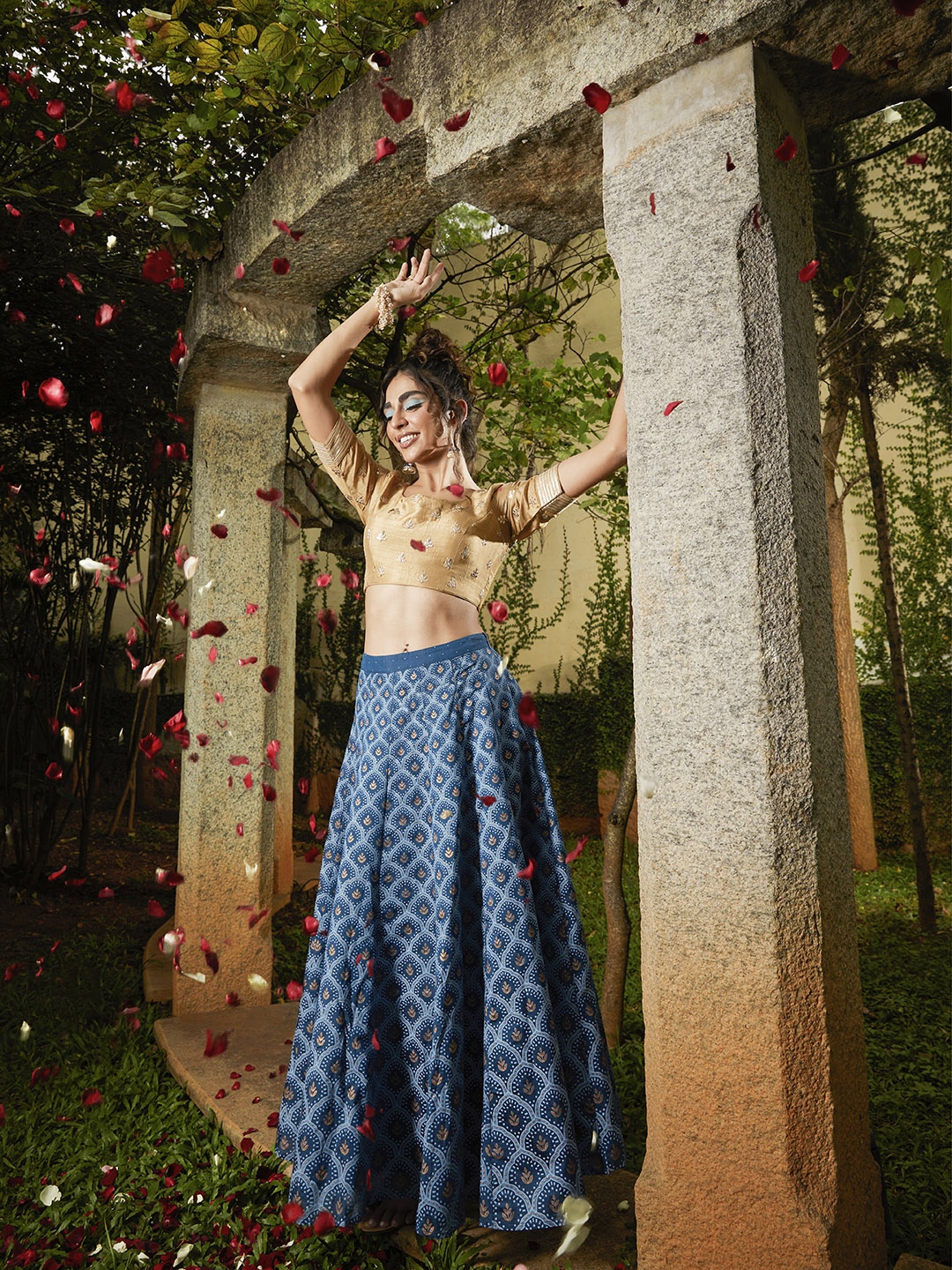 

Global Desi Women Teal Blue & Gold-Toned Printed Flared Maxi Skirt