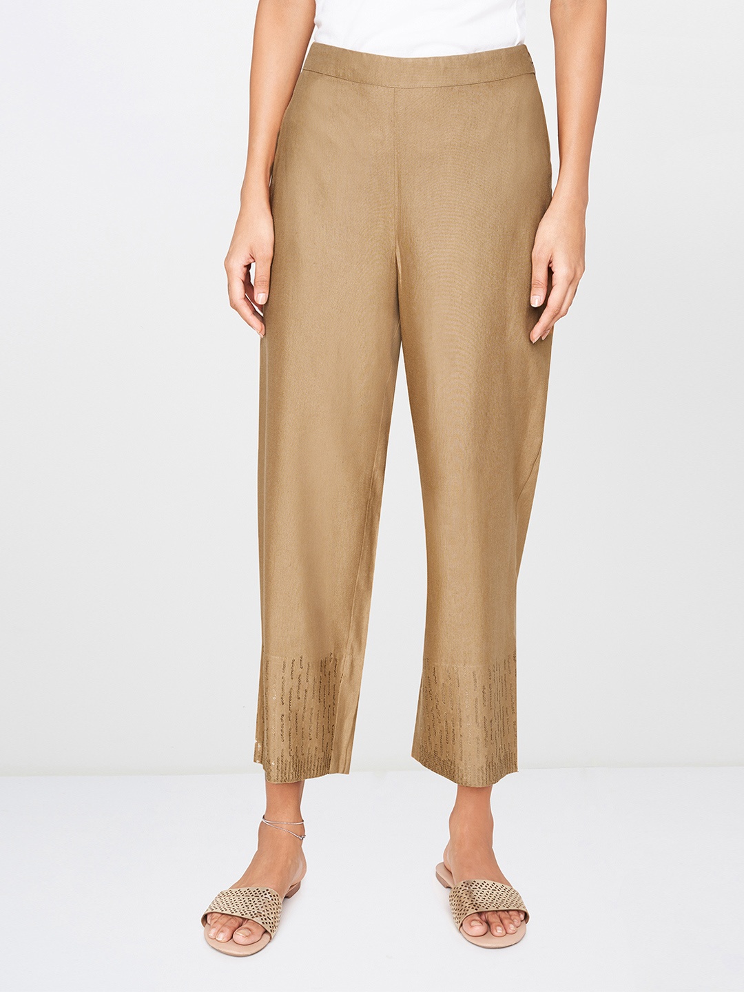 

Global Desi Women Khaki Regular Fit Solid Cropped Regular Trousers