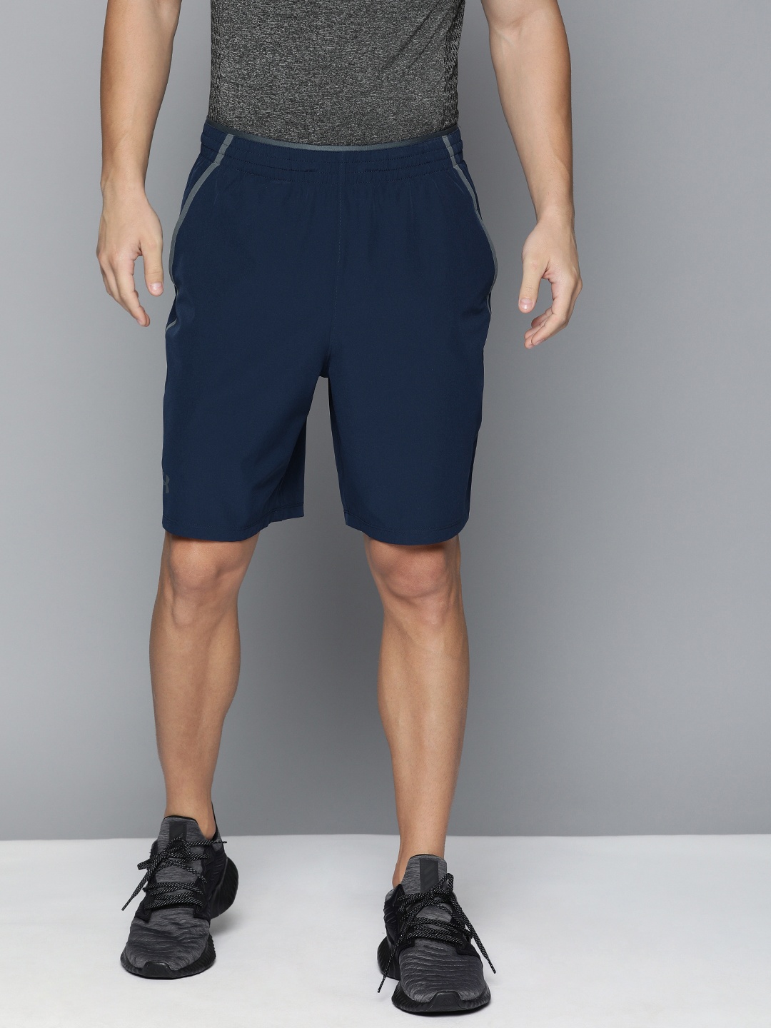 

UNDER ARMOUR Men Blue Solid Qualifier WG Perf Shorts, Navy blue