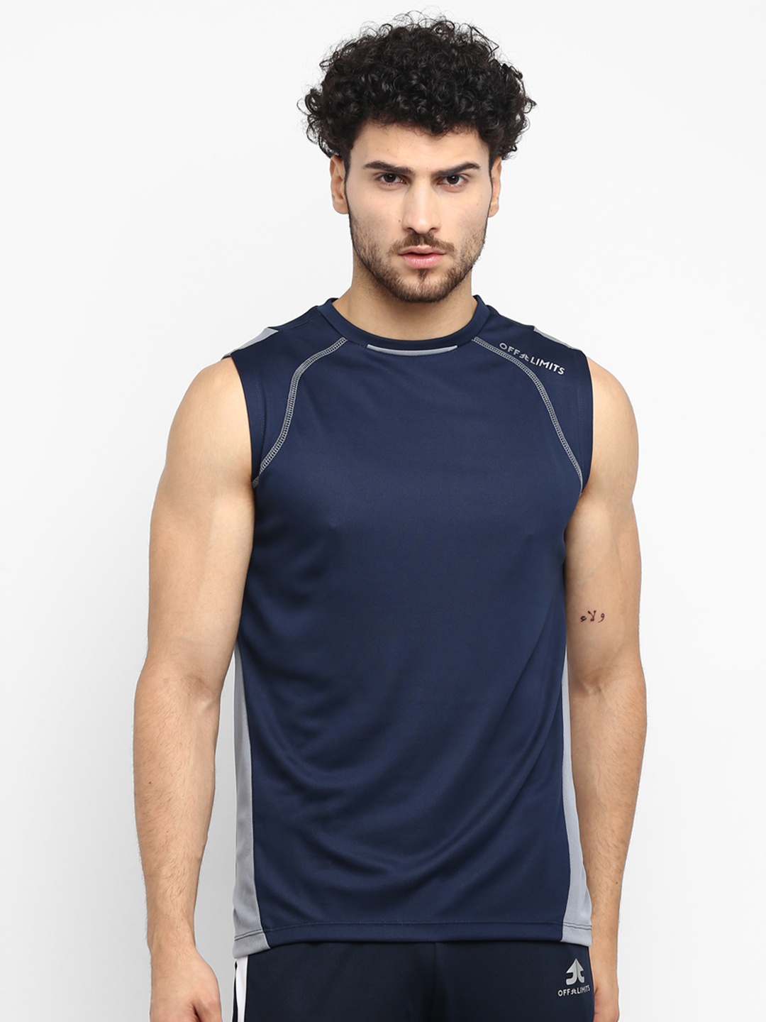 

OFF LIMITS Men Navy Blue Solid Round Neck T-shirt