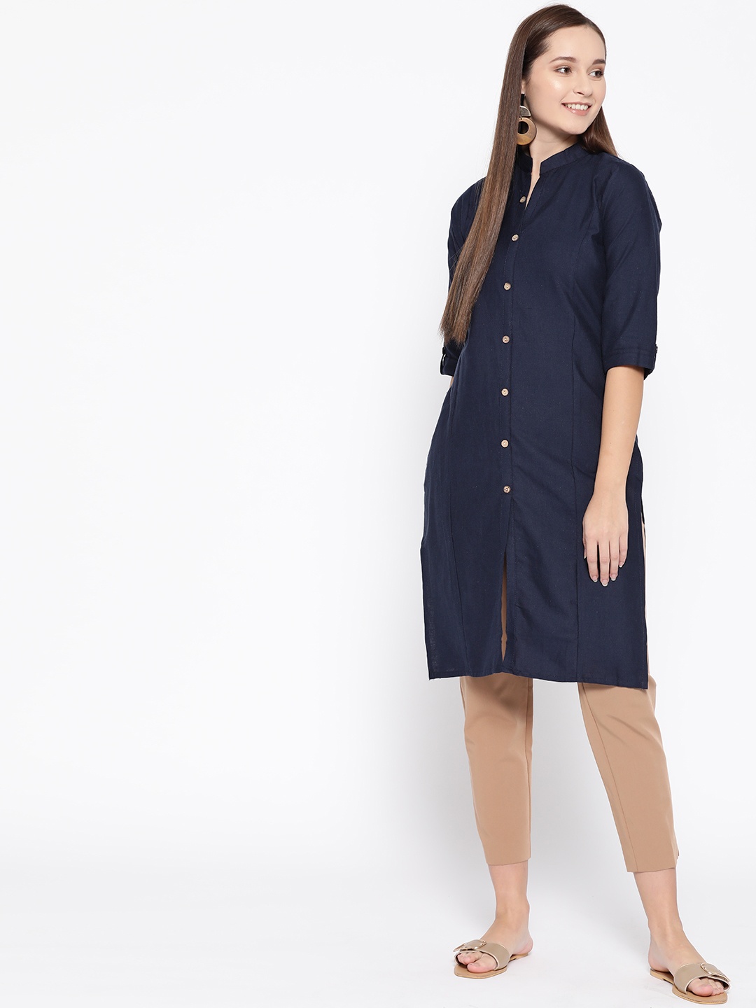 

Vastraa Fusion Women Navy Blue Solid Straight Kurta