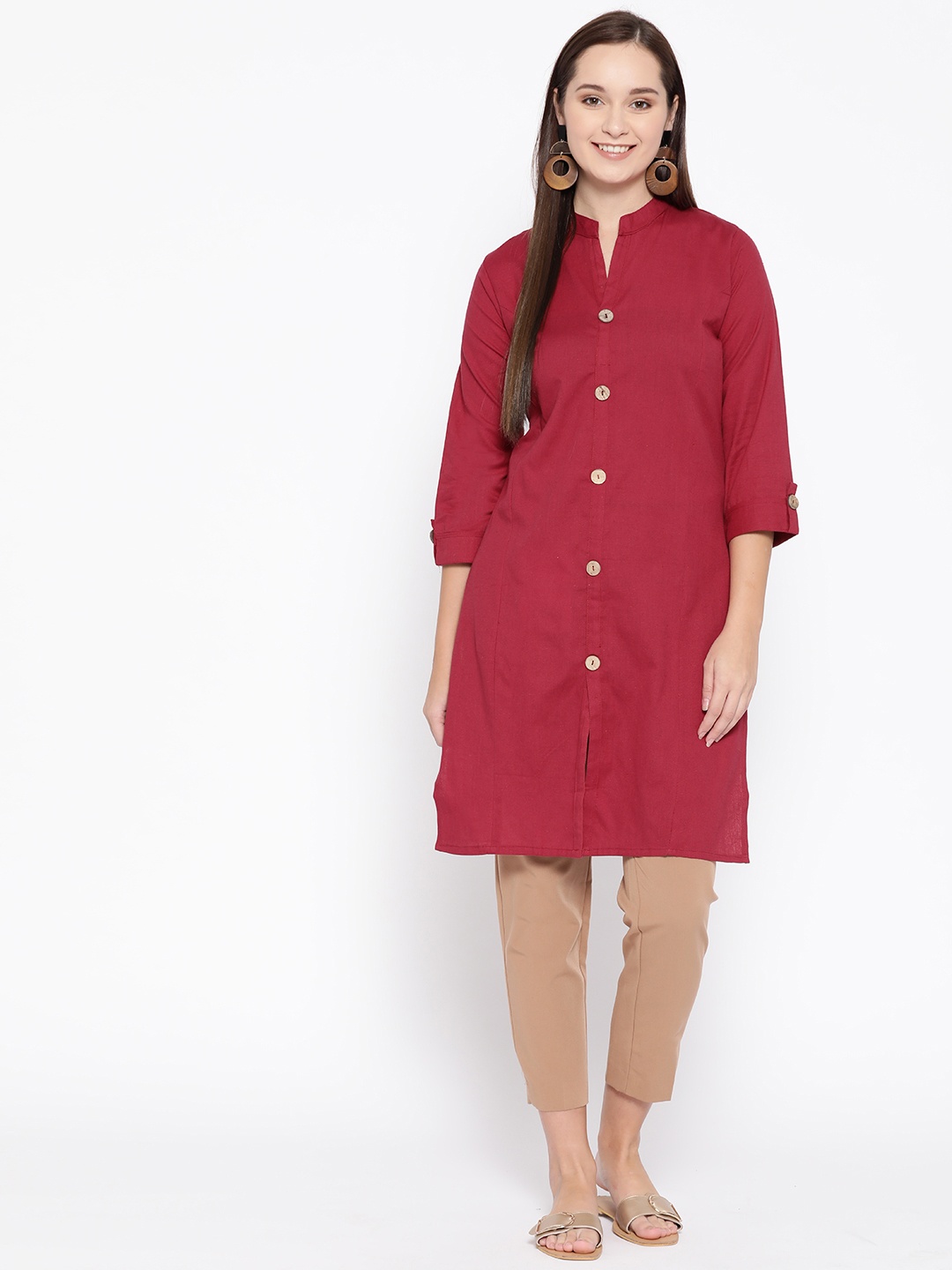 

Vastraa Fusion Women Maroon Solid Straight Kurta