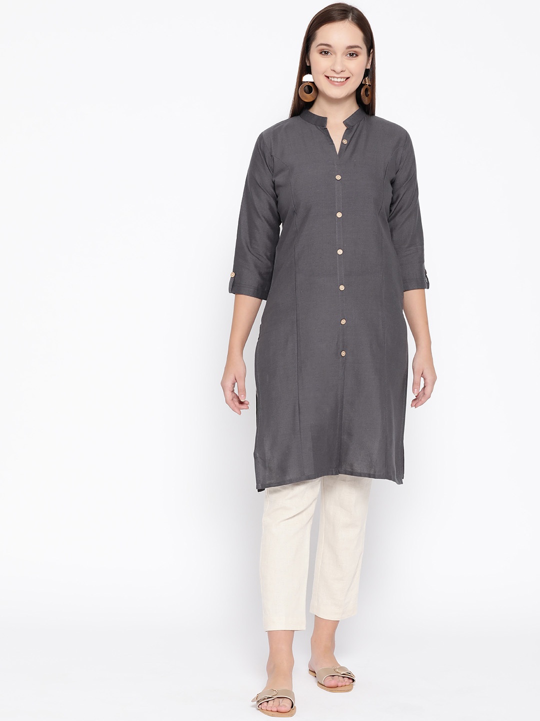 

Vastraa Fusion Women Charcoal Grey Solid Straight Kurta