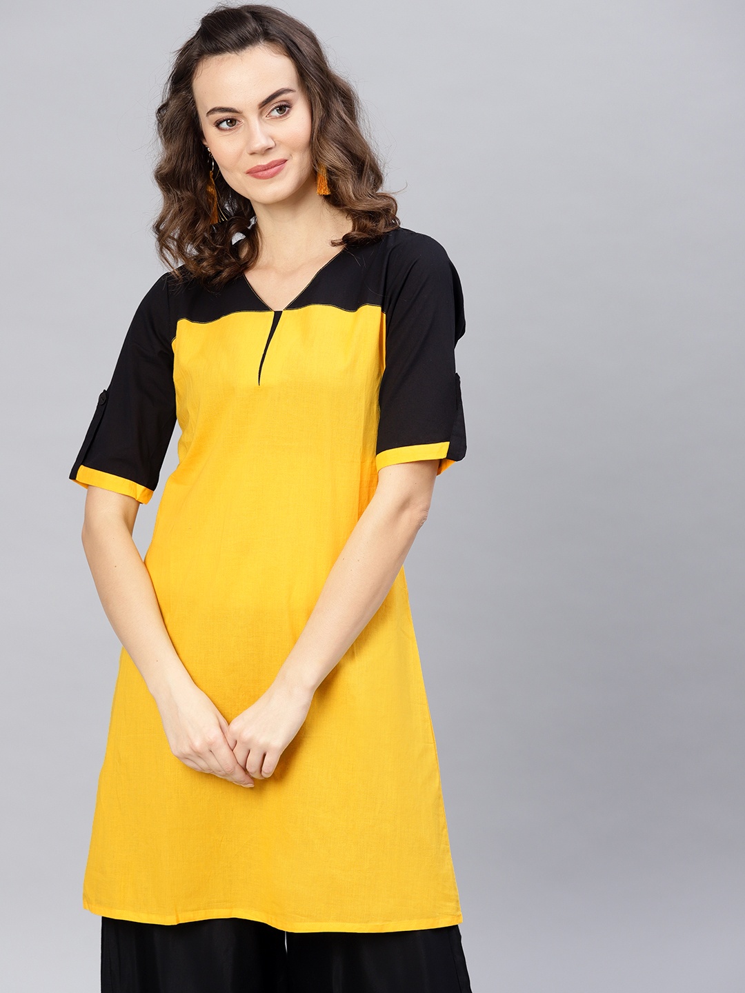 

Pannkh Women Yellow & Black Colourblocked Straight Kurta