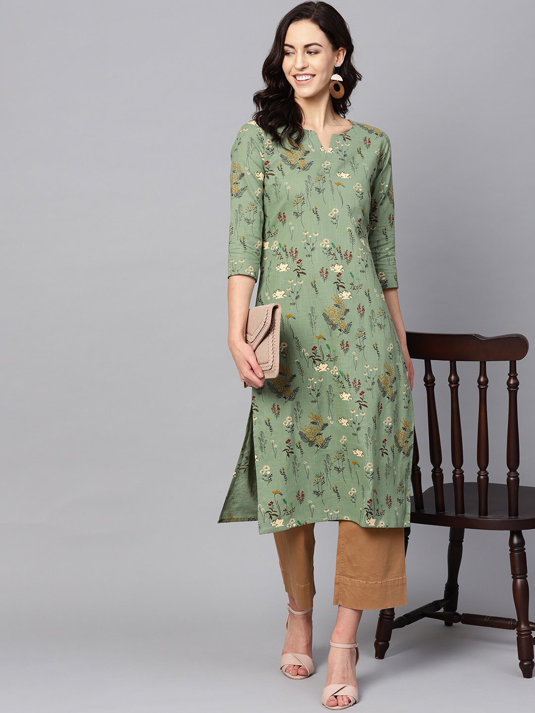 

AHIKA Women Green & Beige Floral Print Straight Kurta