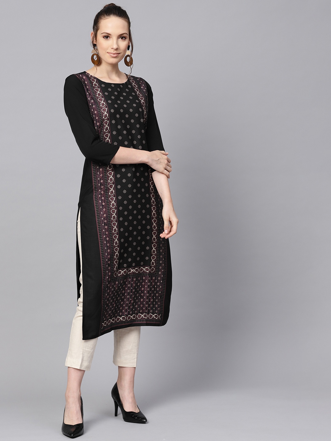 

AHIKA Women Black & Cream-Coloured Printed Straight Kurta