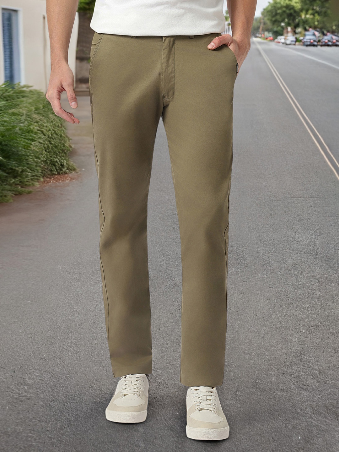 

Urbano Fashion Men Olive Green Slim Fit Solid Regular Trousers