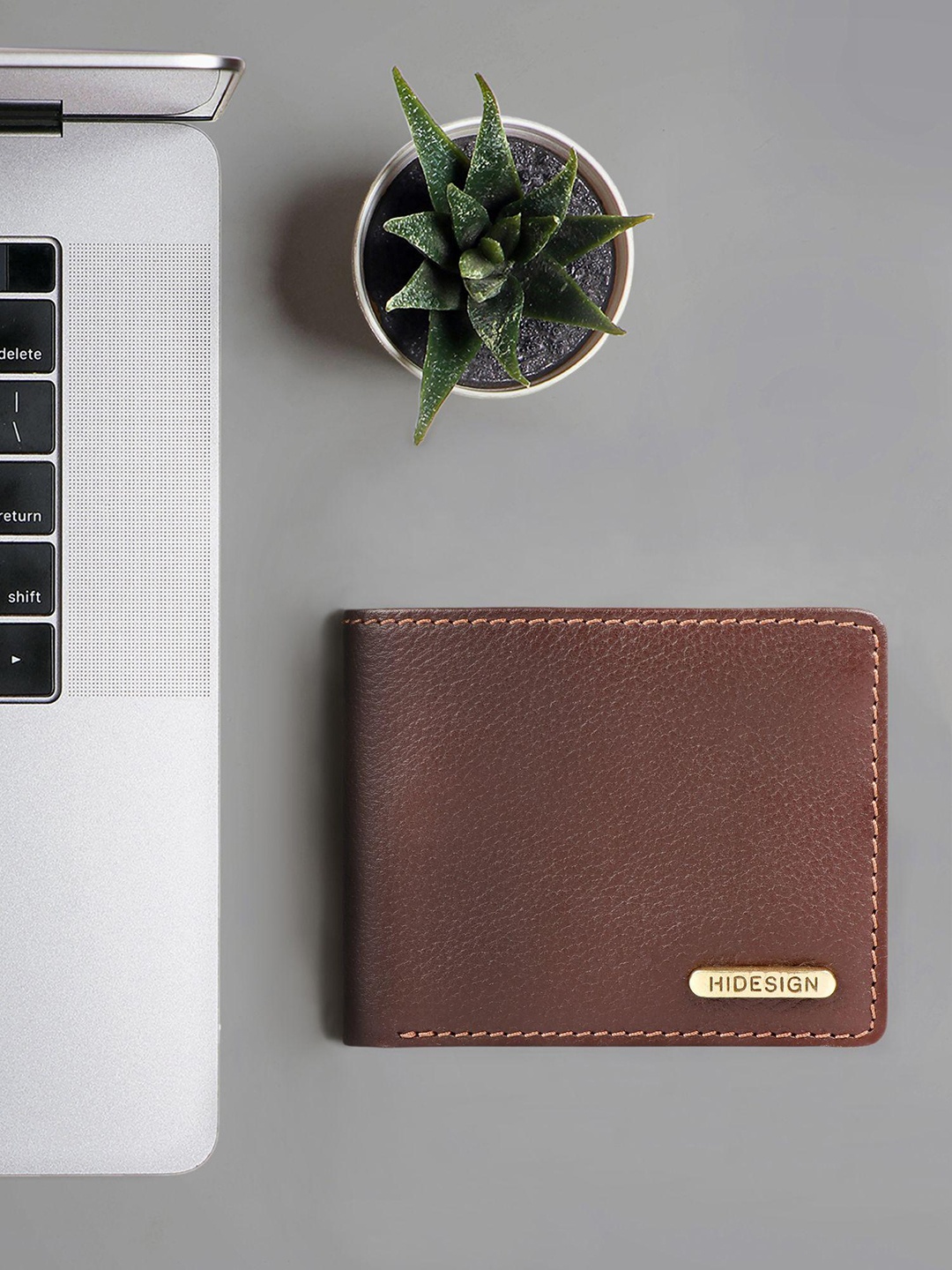 

Hidesign Men Brown Leather Solid Two Fold Leather Wallet