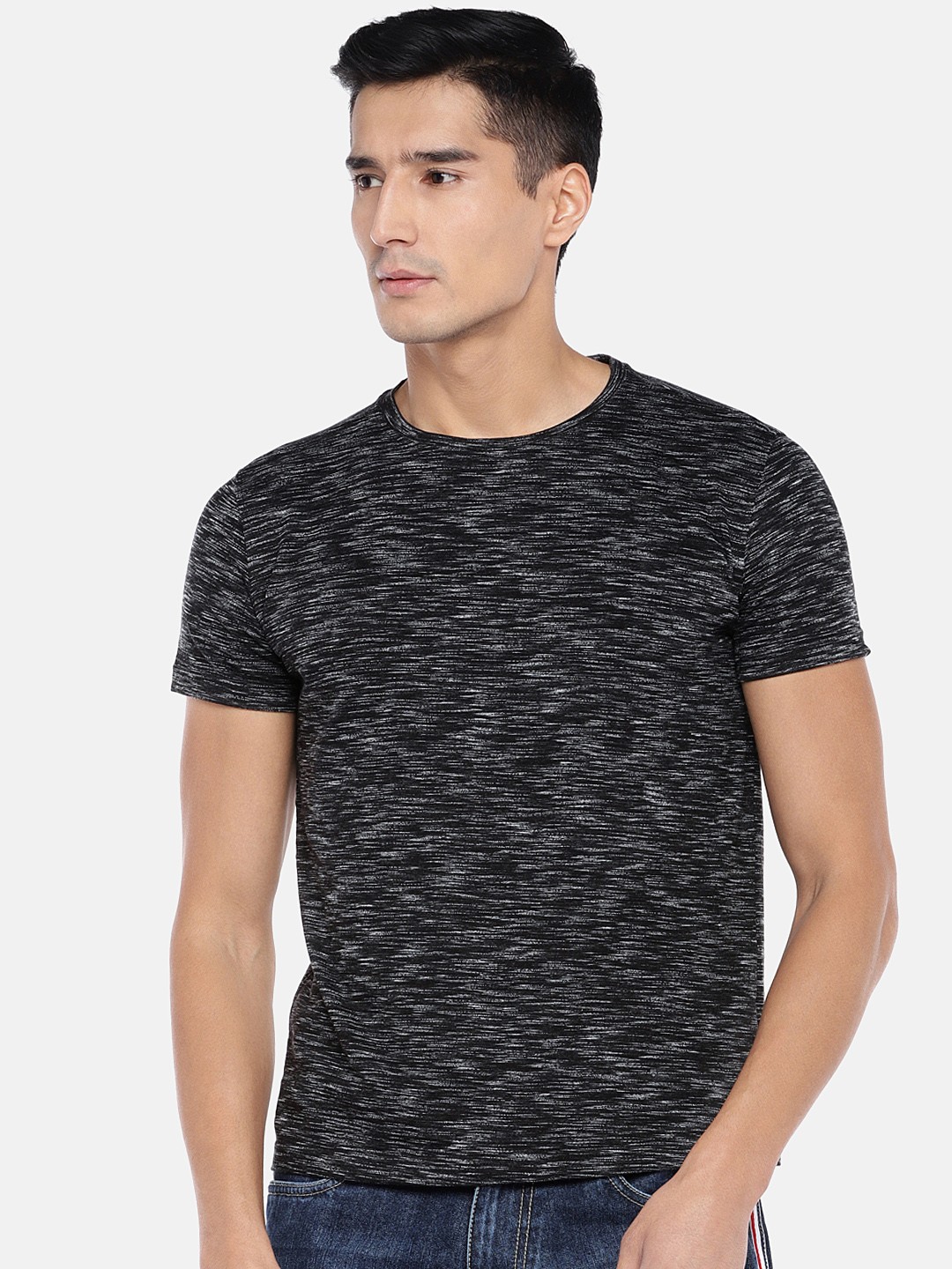 

Globus Men Black Solid Round Neck T-shirt
