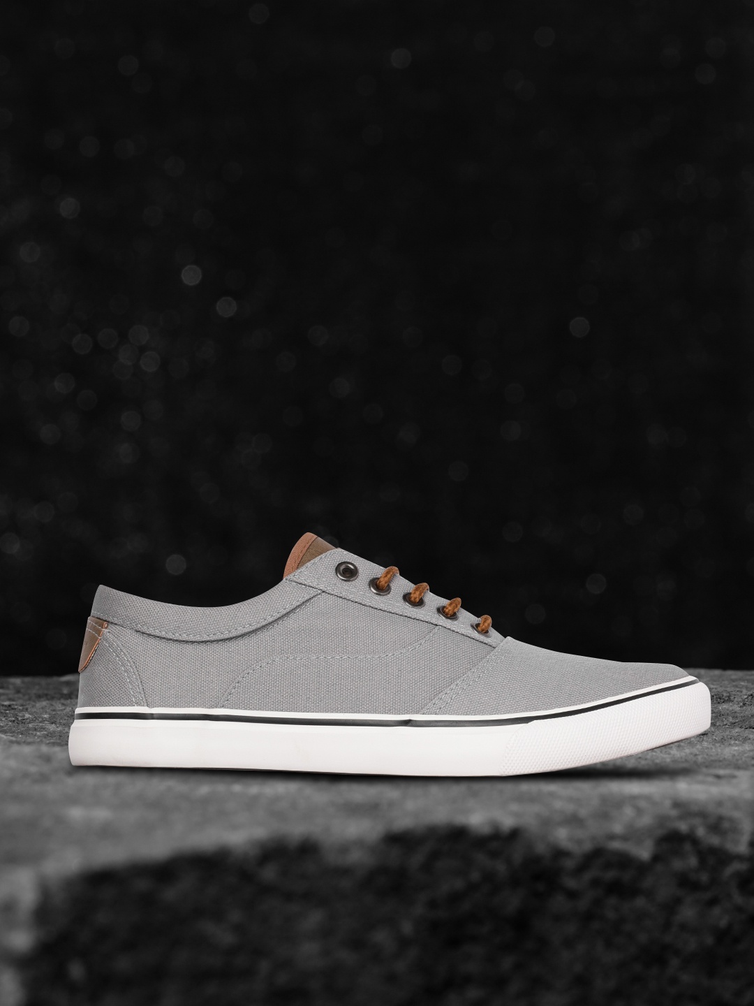 

The Roadster Lifestyle Co Men Grey Sneakers