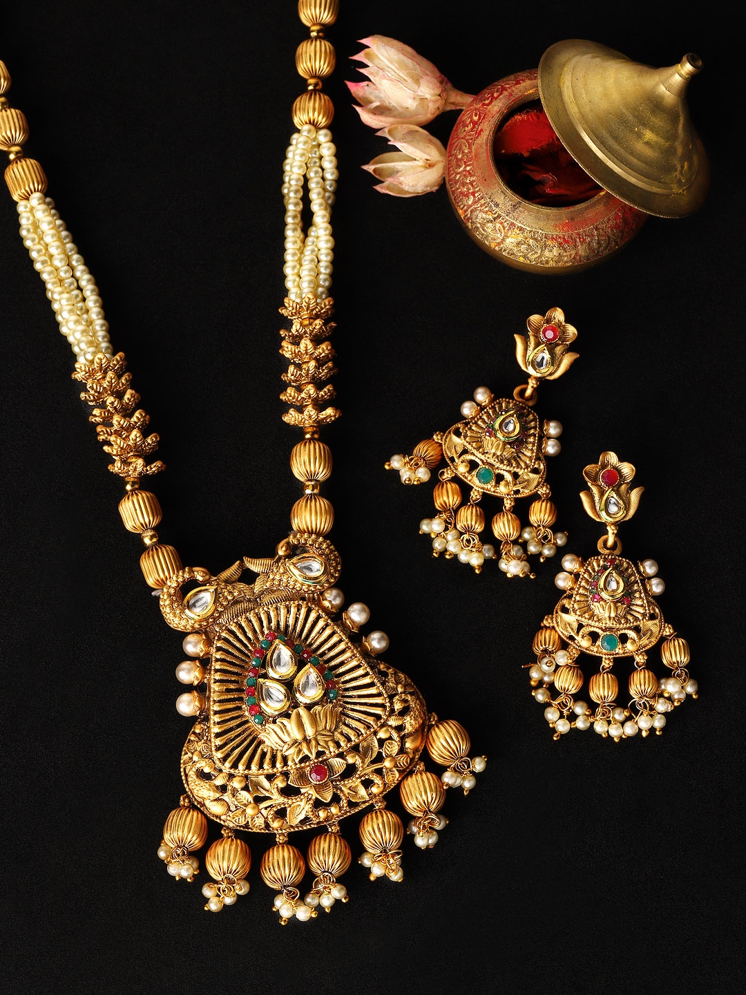 

Rubans Women Gold-Toned Handcrafted Jewellery Set